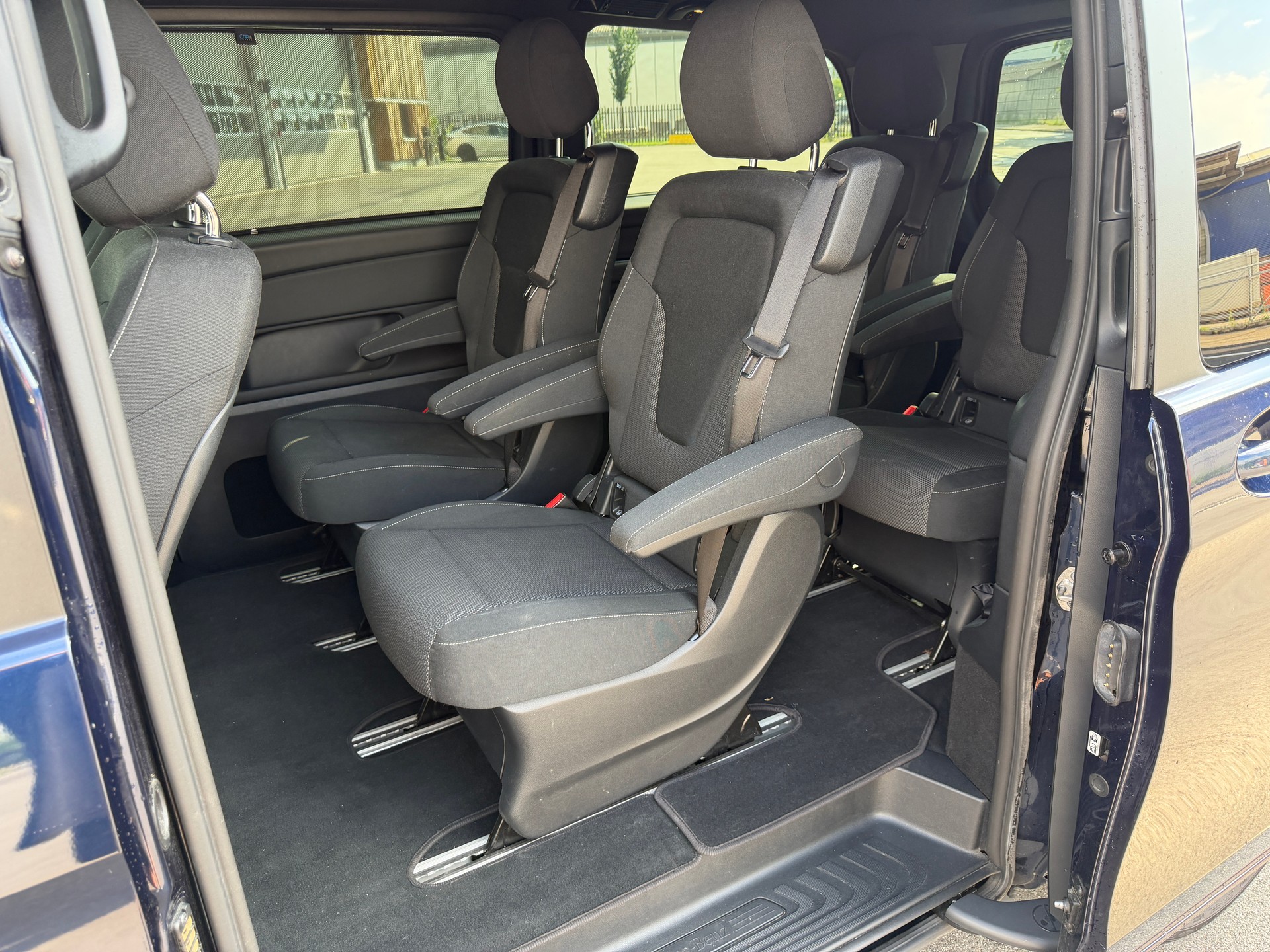 MERCEDES-BENZ V 250 d lang 4Matic 7G-Tronic-image-8