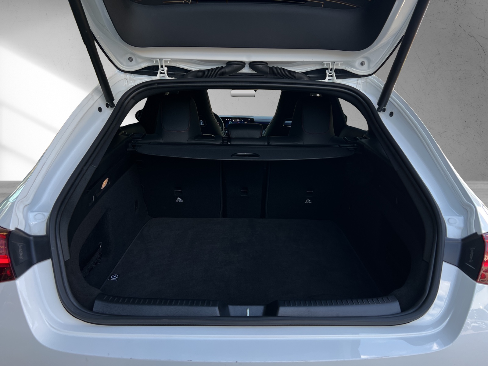 MERCEDES-BENZ CLA SB 250 8G-DCT 4M-image-14