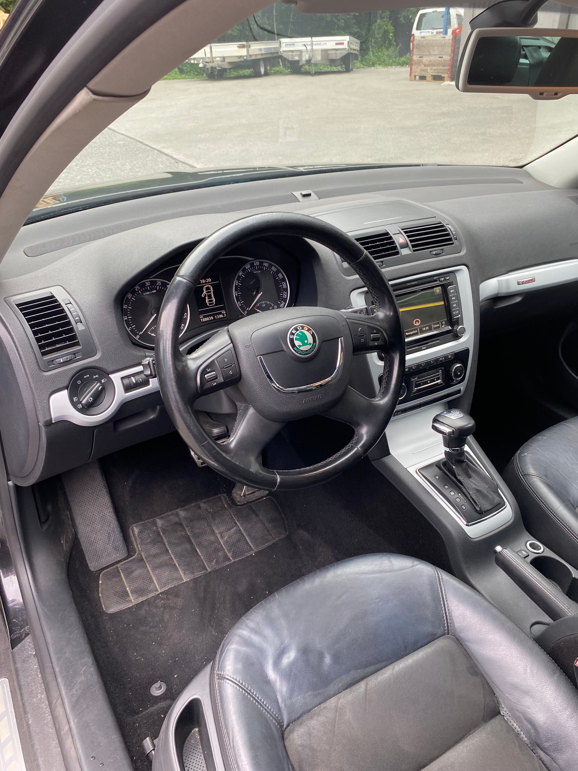 SKODA Octavia Combi 2.0 TDI Scout 4x4 DSG-image-9