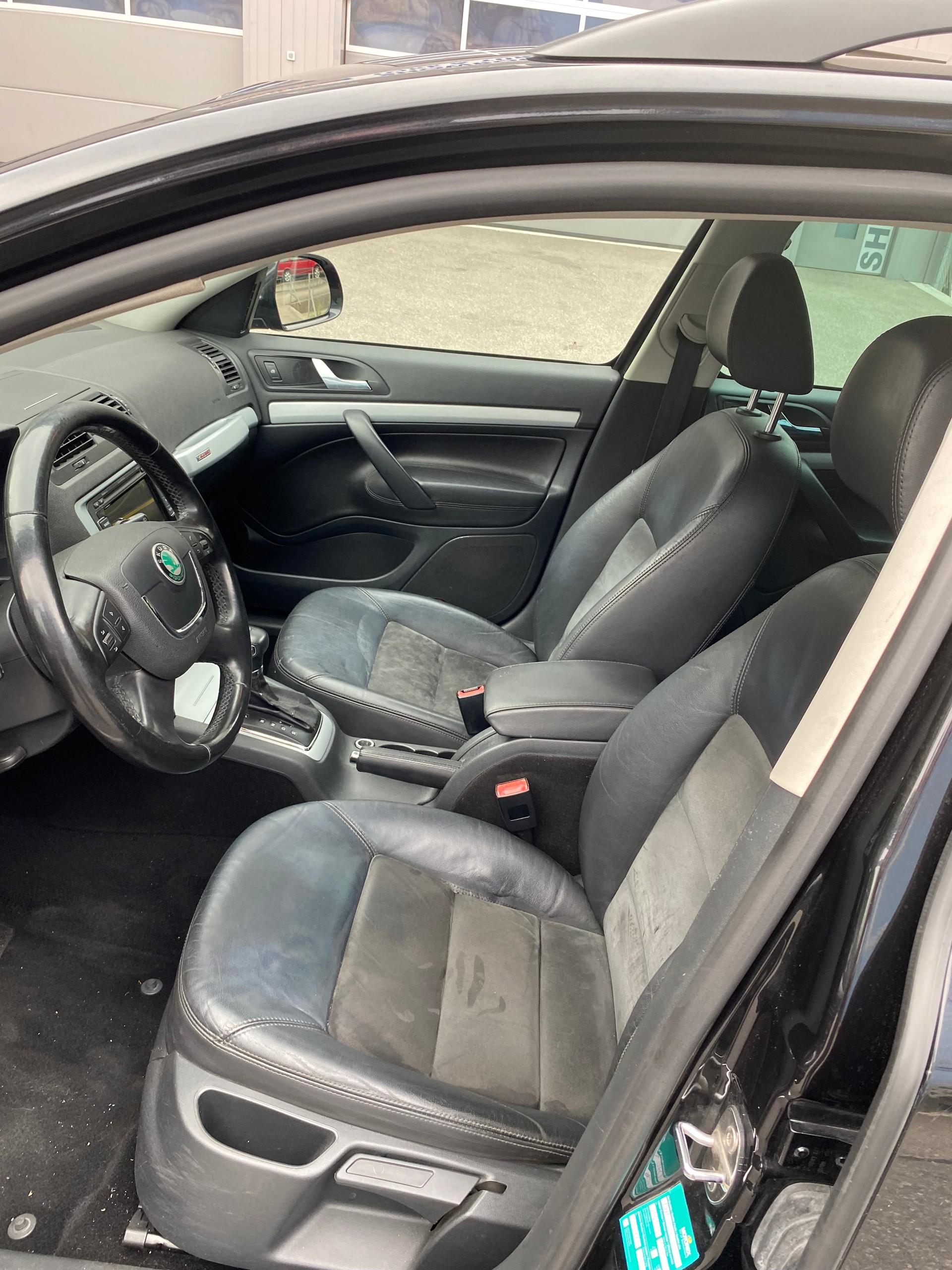 SKODA Octavia Combi 2.0 TDI Scout 4x4 DSG-image-10