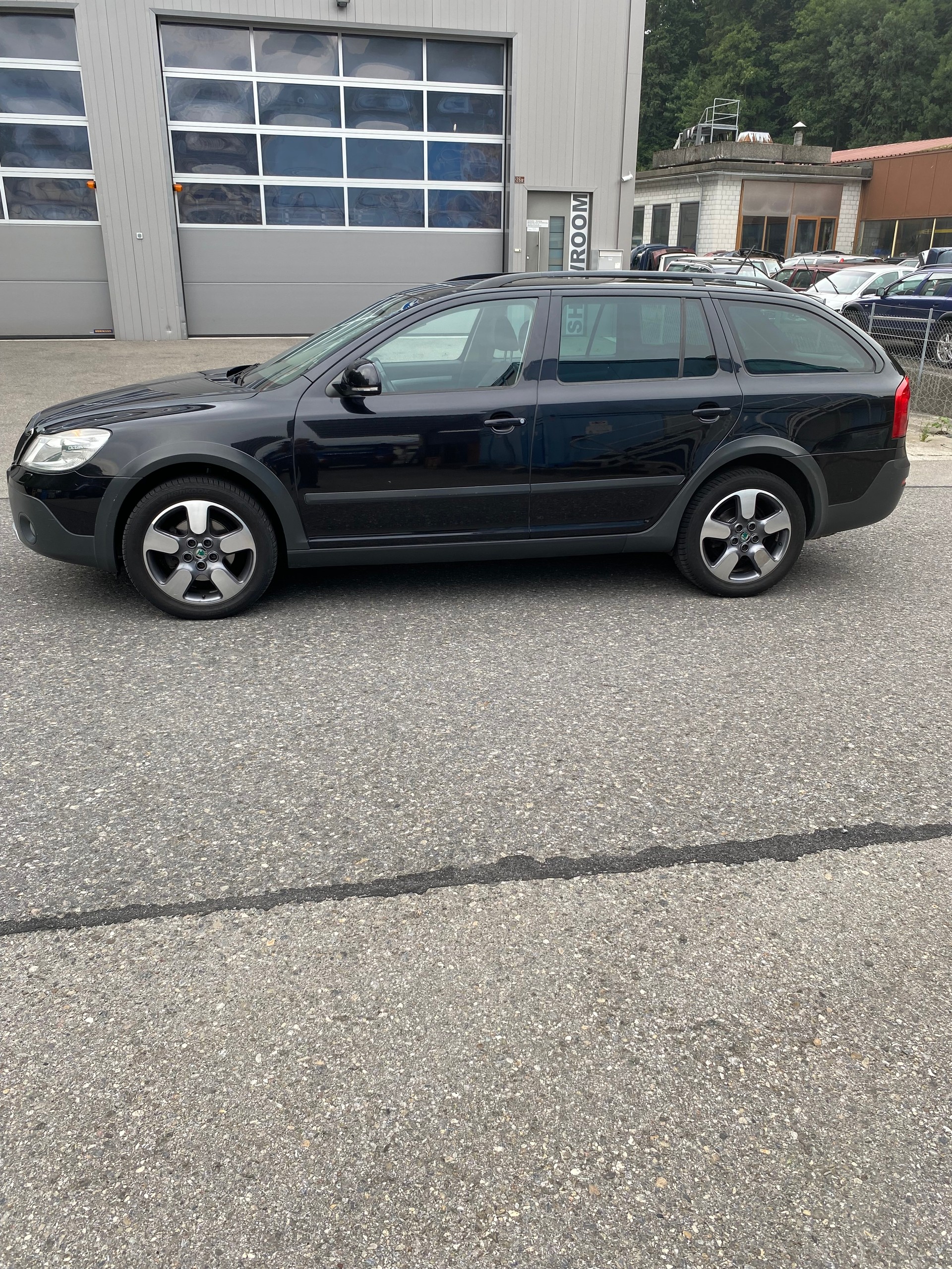 SKODA Octavia Combi 2.0 TDI Scout 4x4 DSG-image-2