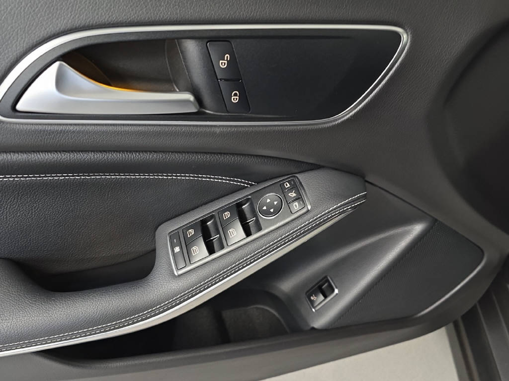 MERCEDES-BENZ GLA 200 Night Star-image-5
