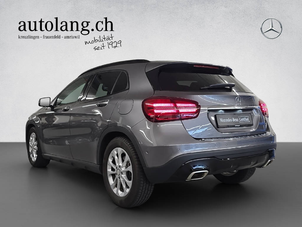 MERCEDES-BENZ GLA 200 Night Star-showroom-element-2