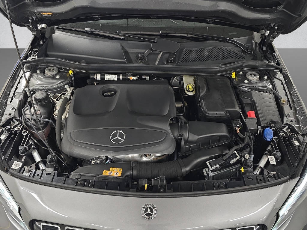 MERCEDES-BENZ GLA 200 Night Star-image-8