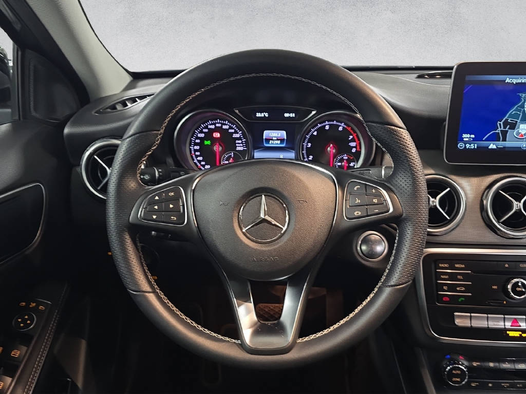 MERCEDES-BENZ GLA 200 Night Star-image-11