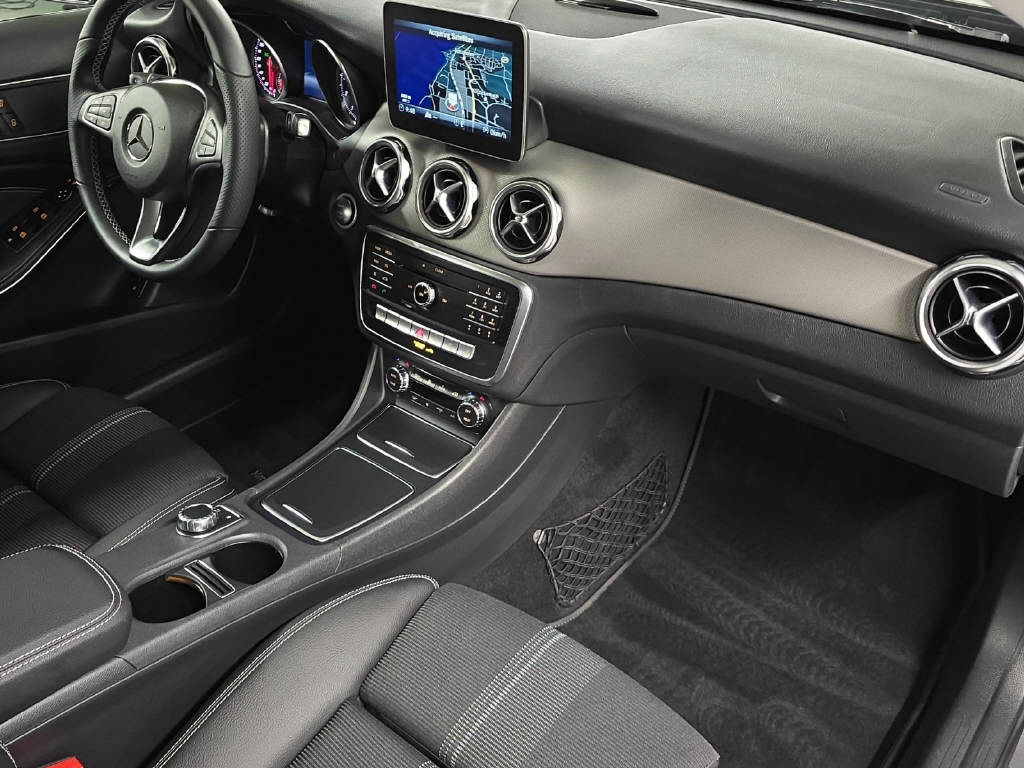 MERCEDES-BENZ GLA 200 Night Star-image-10