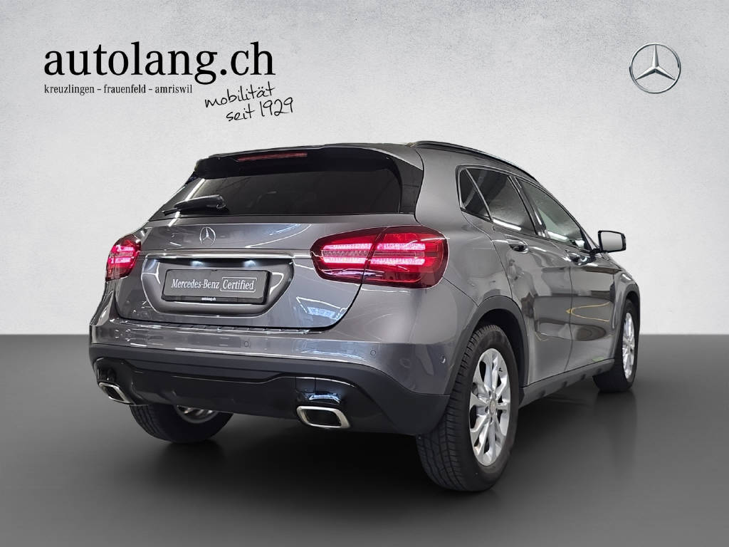 MERCEDES-BENZ GLA 200 Night Star-showroom-element-3