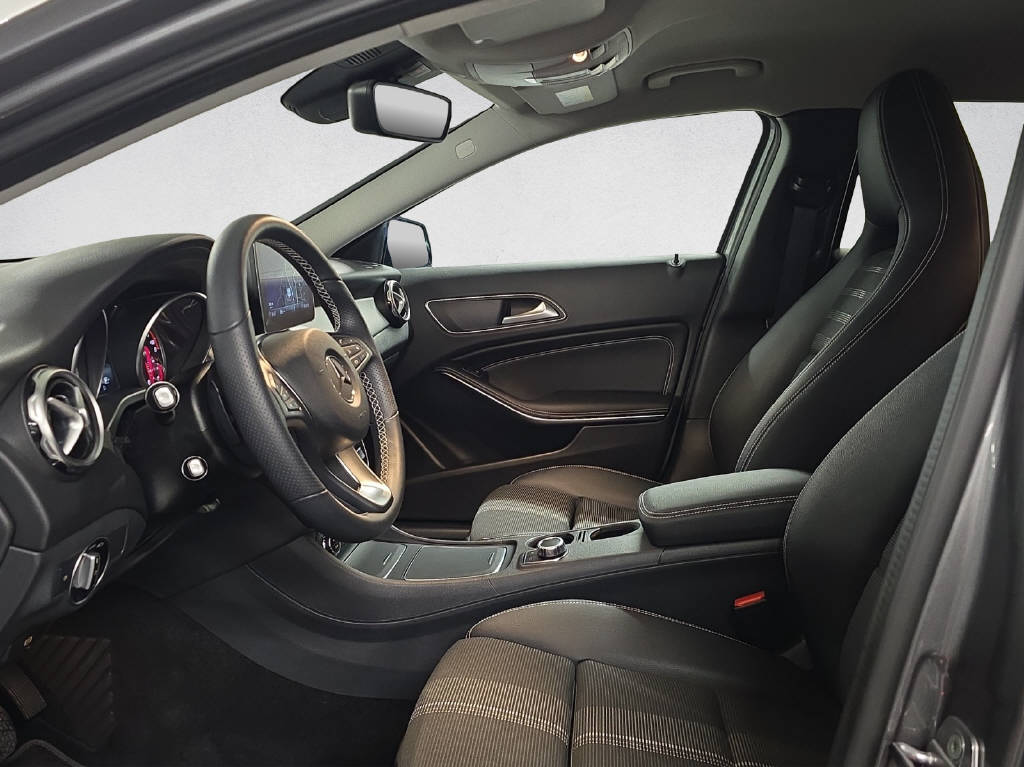 MERCEDES-BENZ GLA 200 Night Star-image-9