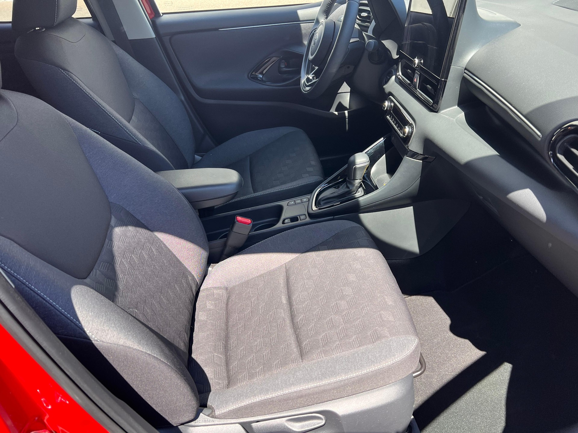 TOYOTA Yaris 1.5 VVT-i HSD Trend-image-12
