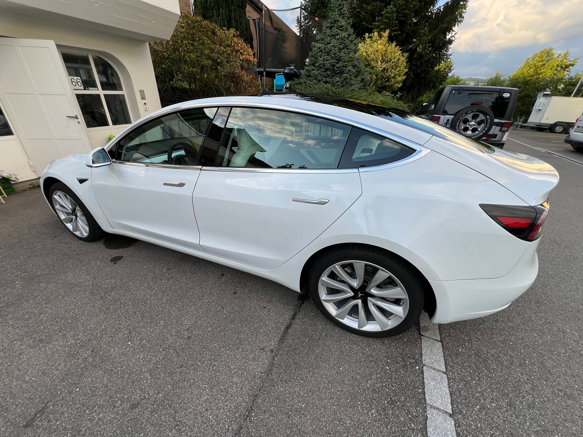 TESLA Standart Range Plus-image-0
