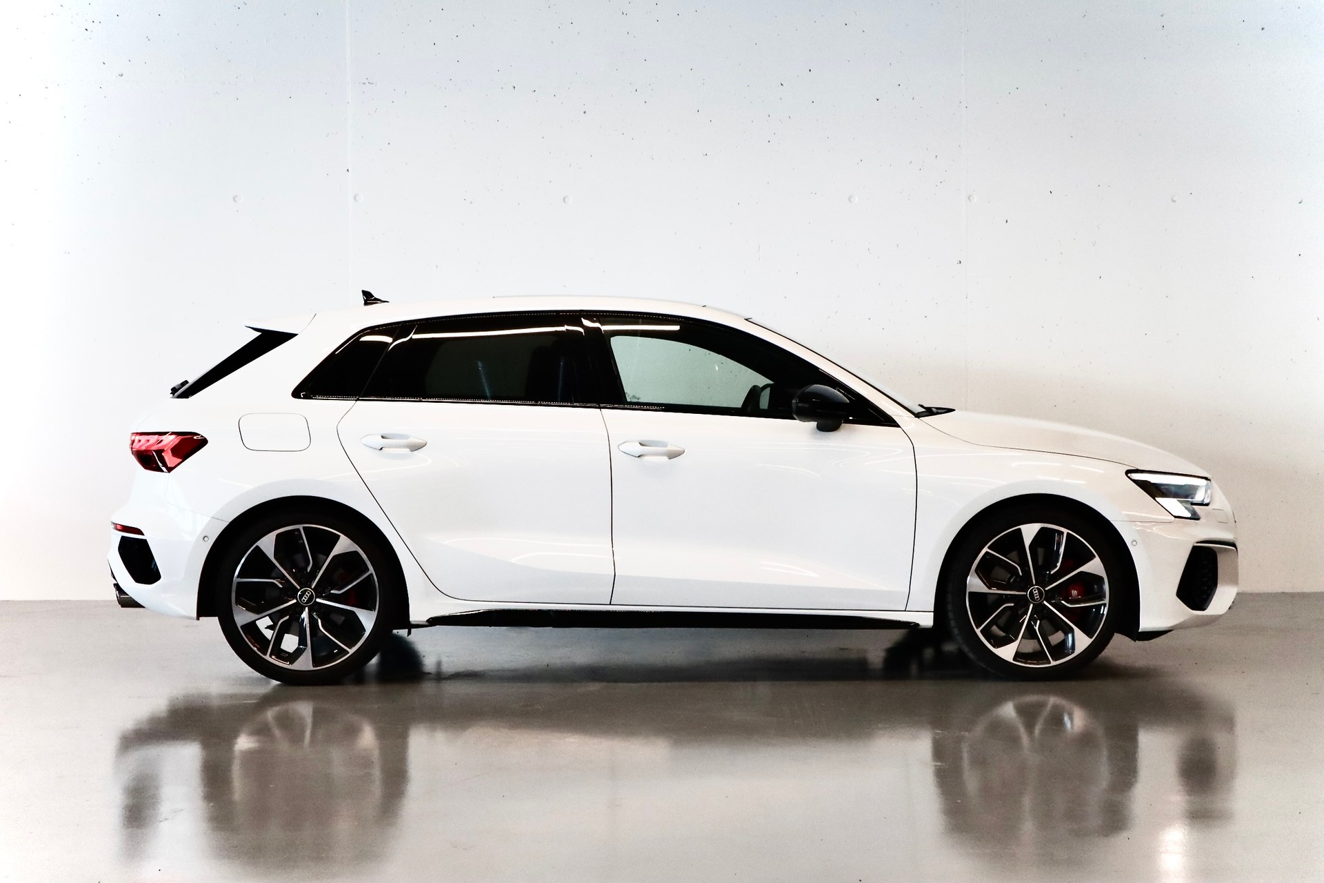 AUDI S3 Sportback 2.0 TFSI quattro S-tronic | CH-FZG | TOP AUSSTATTUNG-image-3