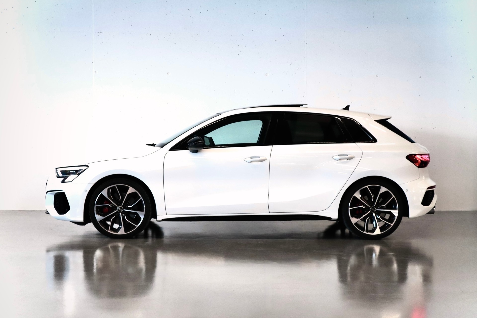 AUDI S3 Sportback 2.0 TFSI quattro S-tronic | CH-FZG | TOP AUSSTATTUNG-image-1