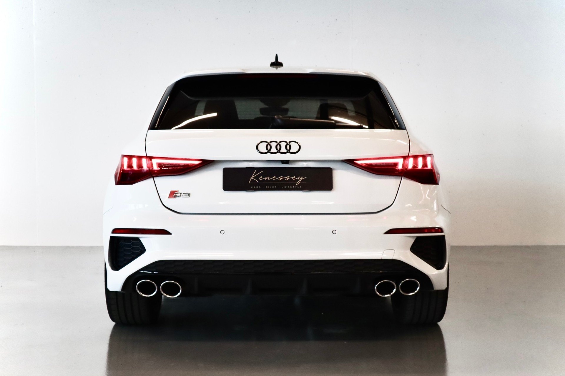 AUDI S3 Sportback 2.0 TFSI quattro S-tronic | CH-FZG | TOP AUSSTATTUNG-image-2