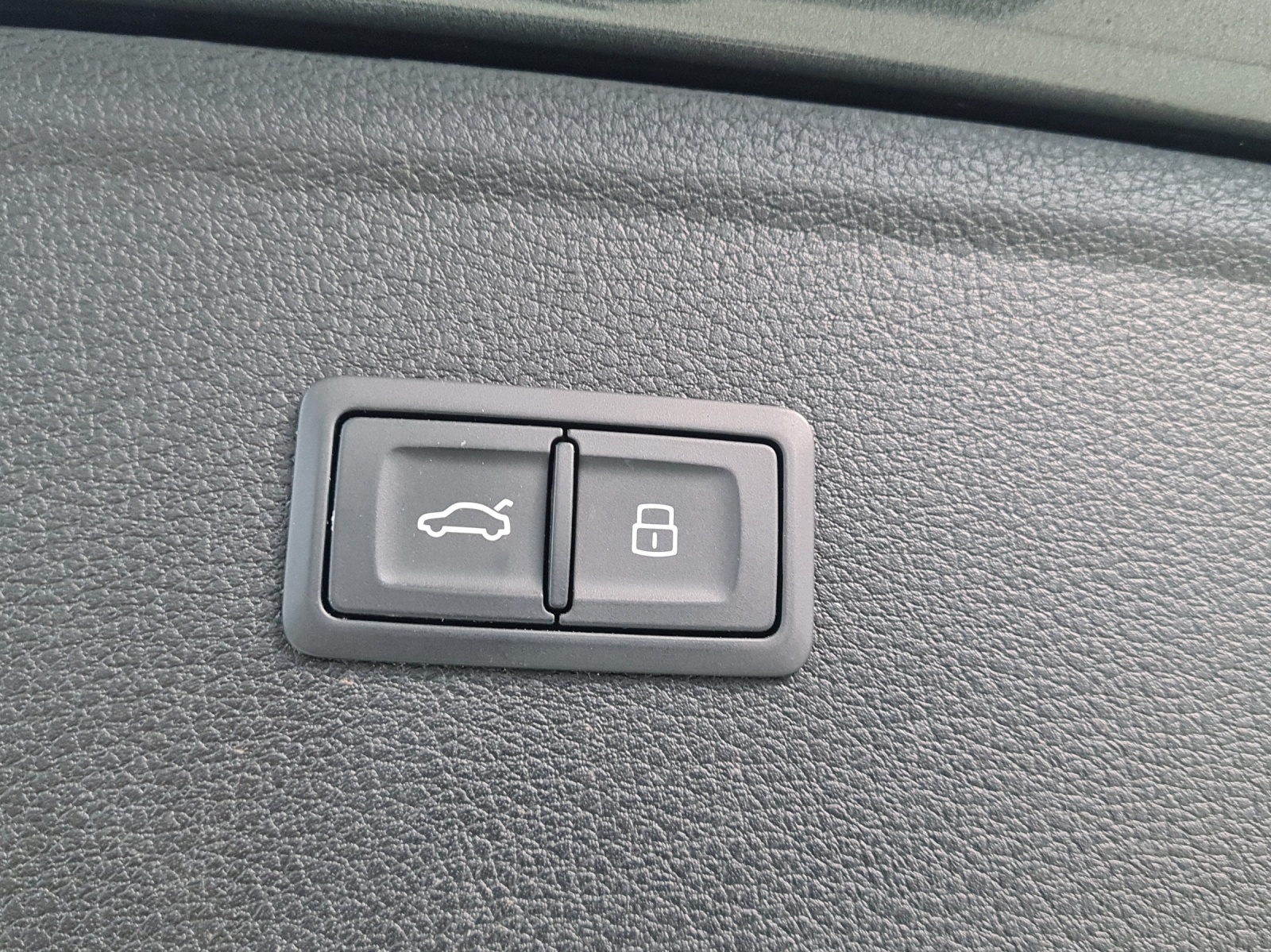 AUDI Q5 50 TFSI e PHEV S line quattro S-tronic-image-14