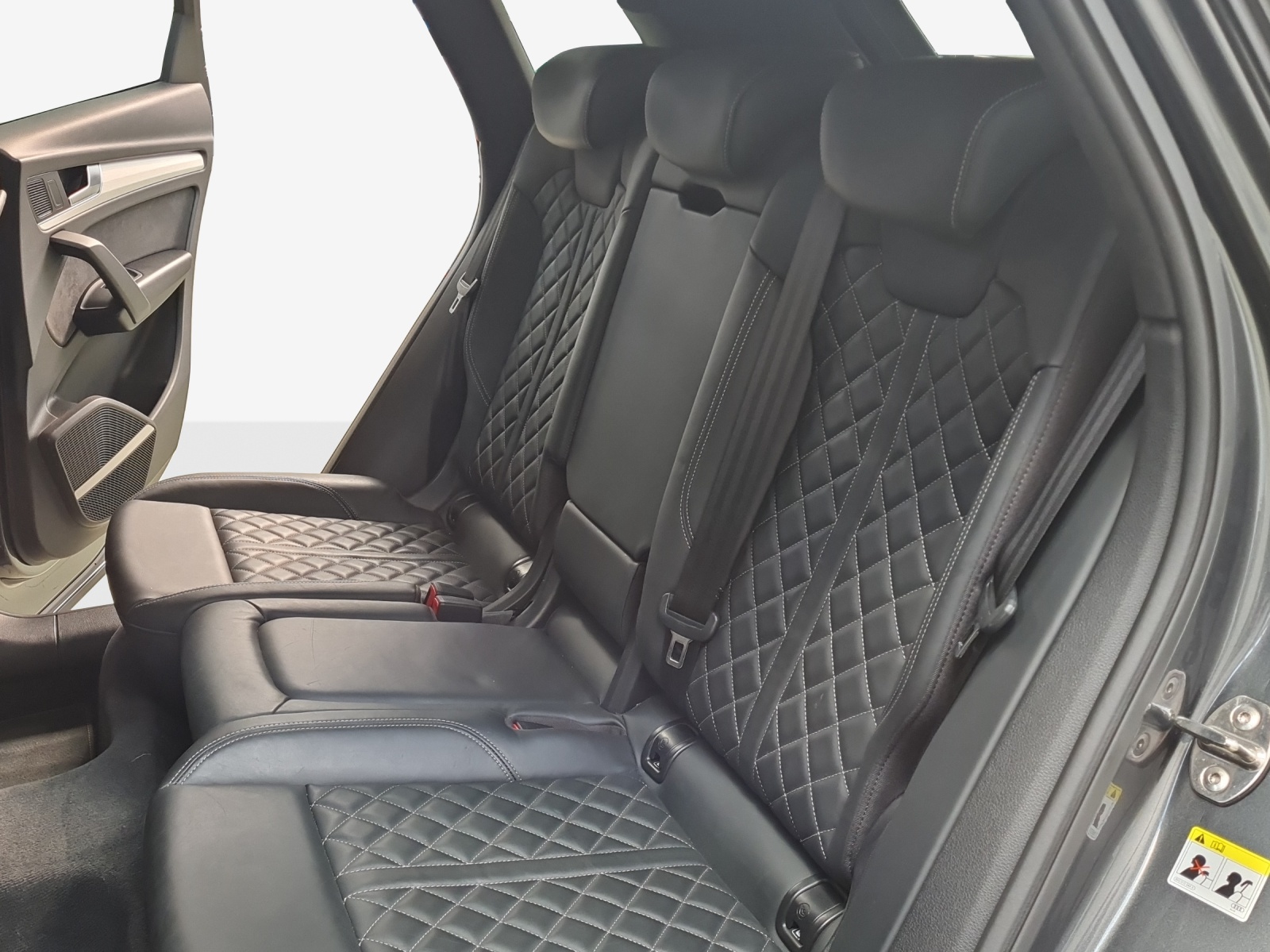 AUDI Q5 50 TFSI e PHEV S line quattro S-tronic-image-11