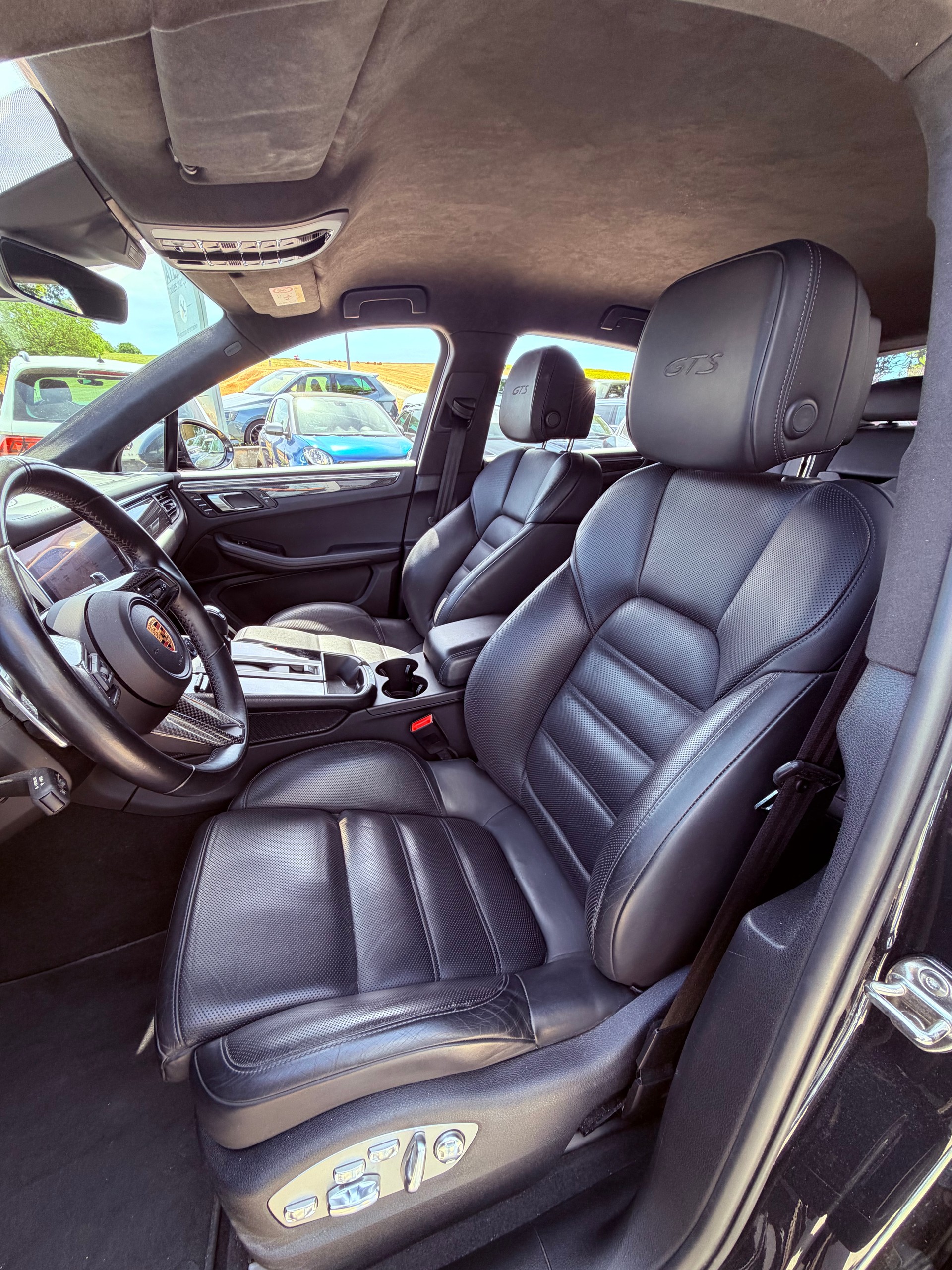 PORSCHE Macan GTS PDK-image-4