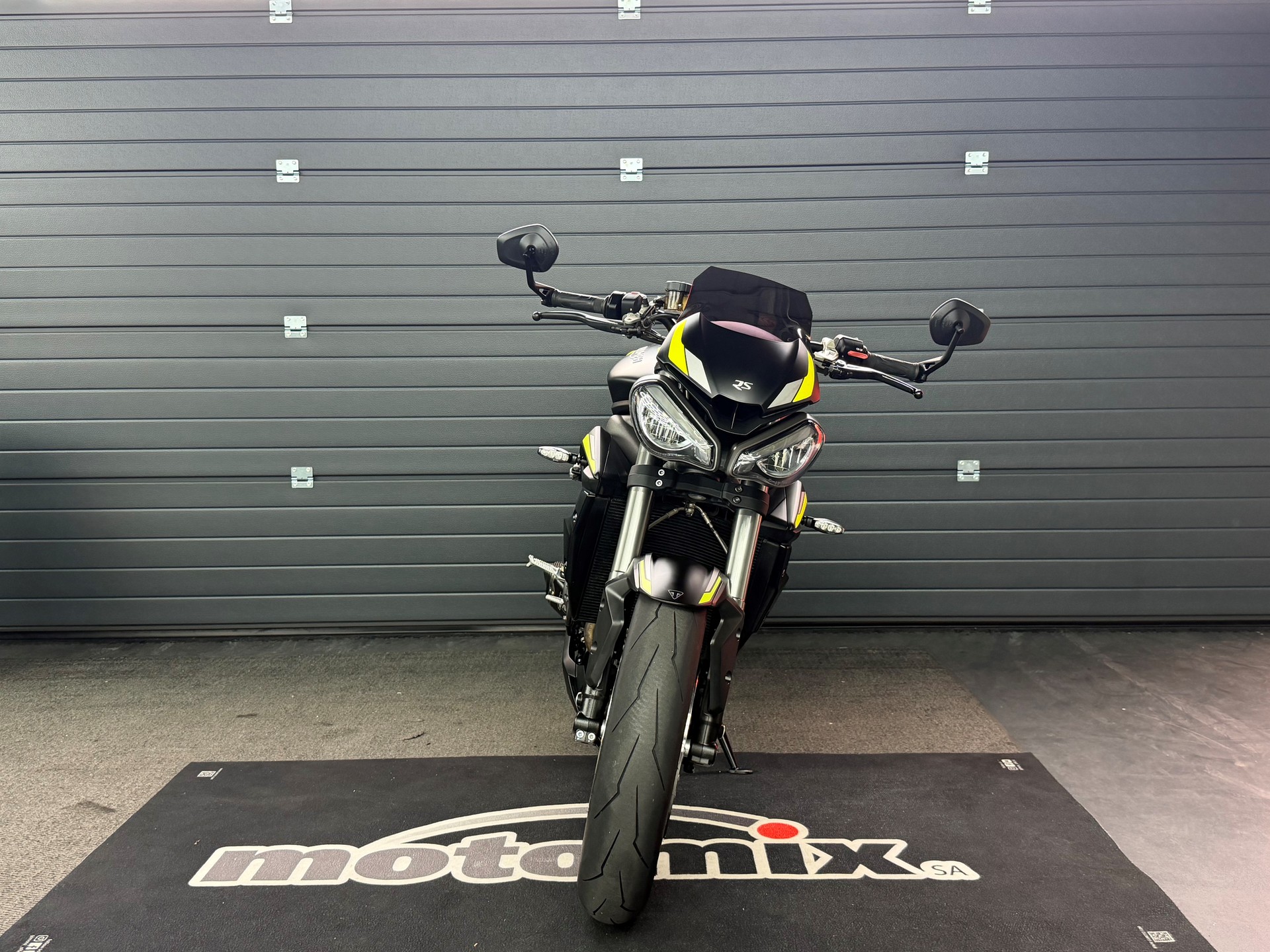 TRIUMPH Street Triple RS 765 ABS-showroom-element-1
