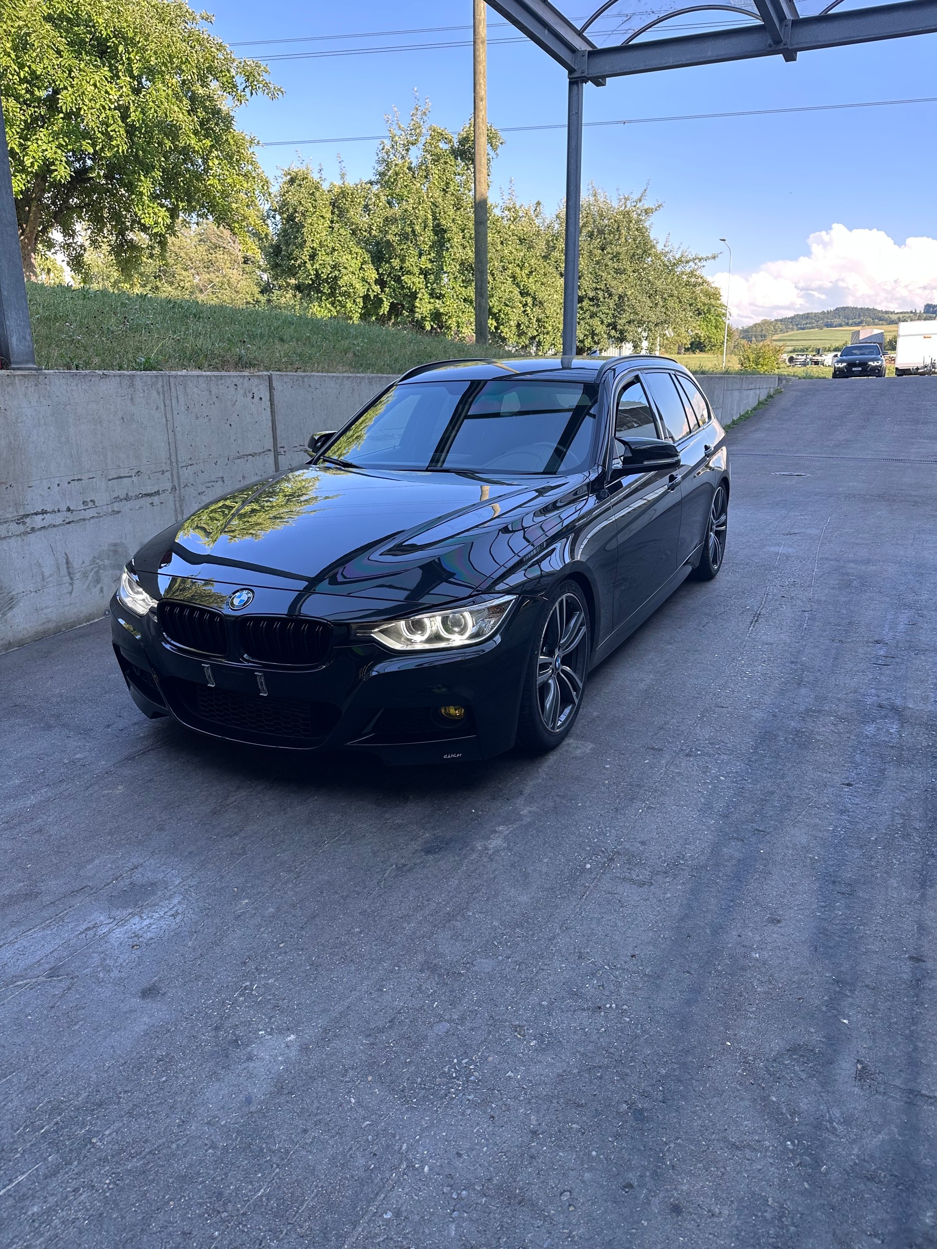 BMW 320d-image-1