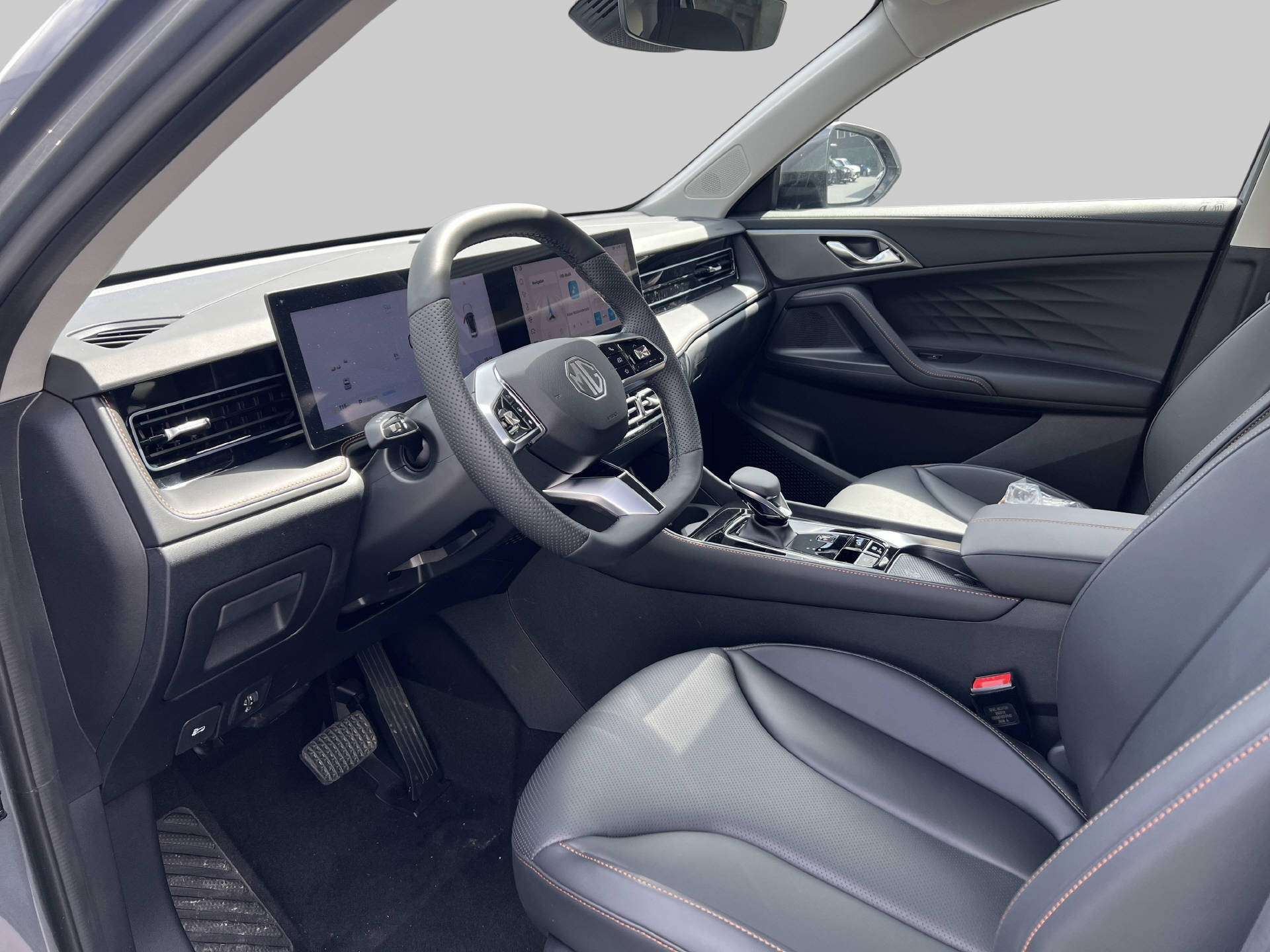MG HS 1.5 Hybrid Luxury-image-5