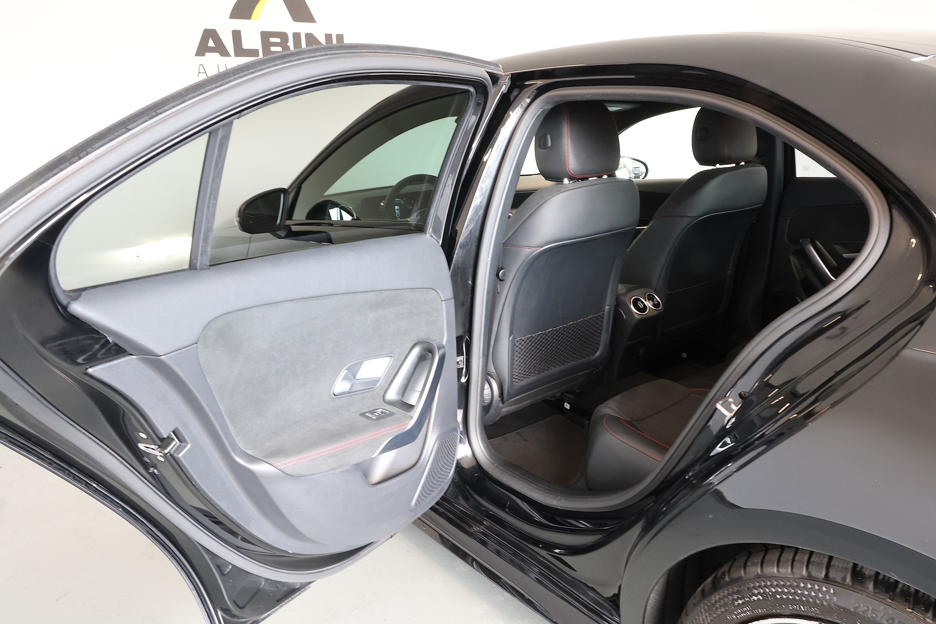 MERCEDES-BENZ A 220 d AMG Line 4m Limousine-image-14