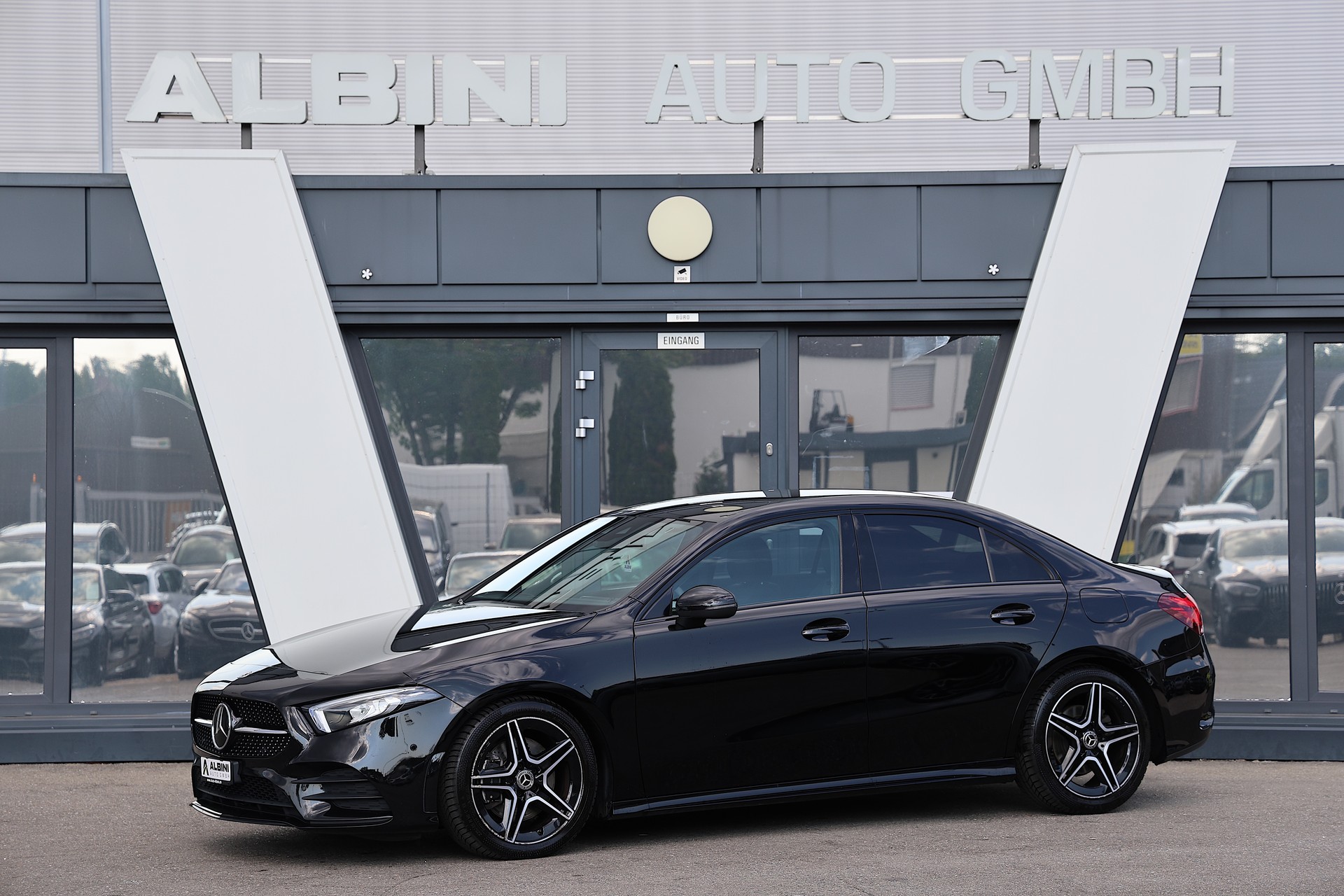 MERCEDES-BENZ A 220 d AMG Line 4m Limousine-image-0