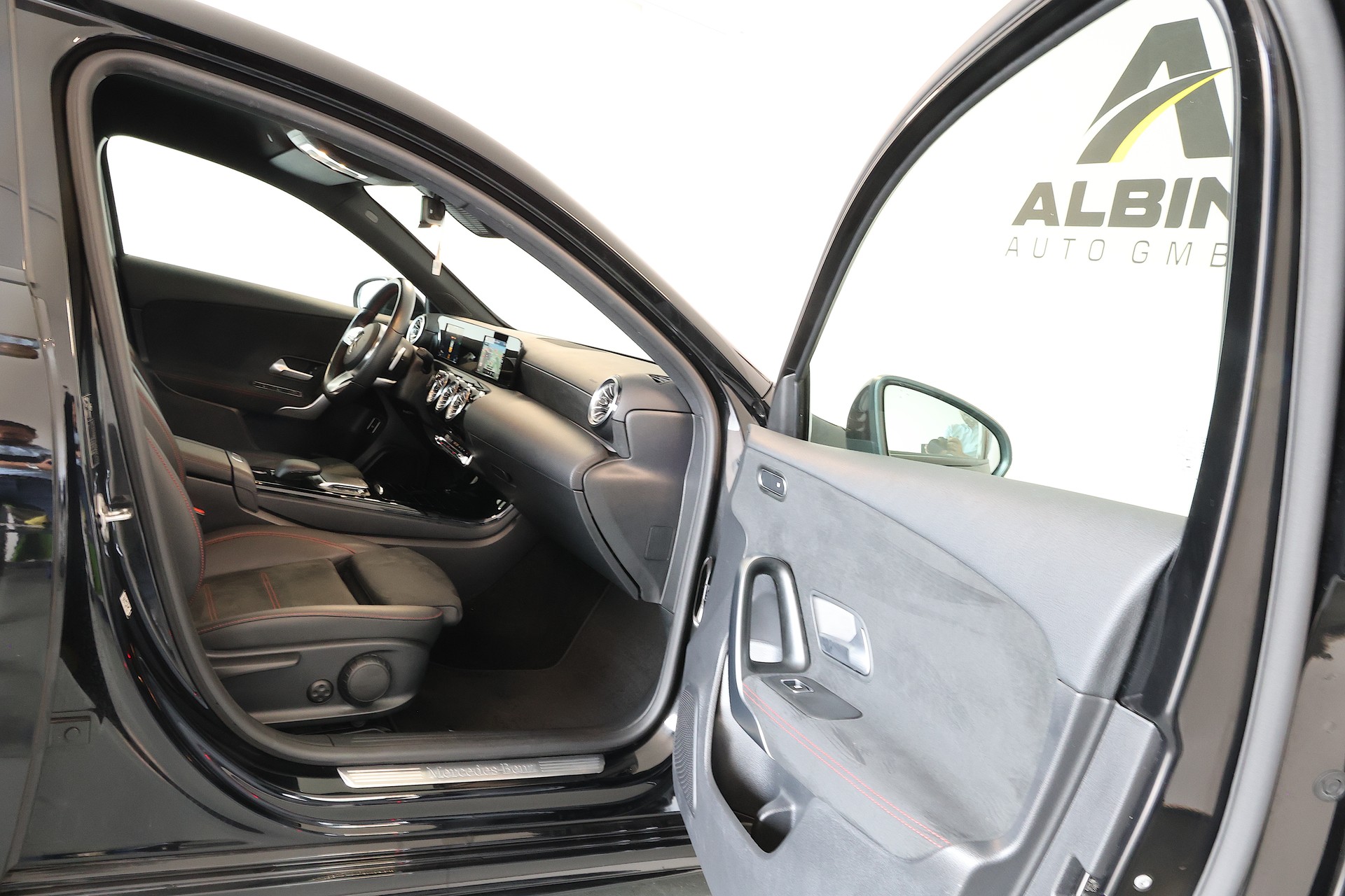 MERCEDES-BENZ A 220 d AMG Line 4m Limousine-image-11
