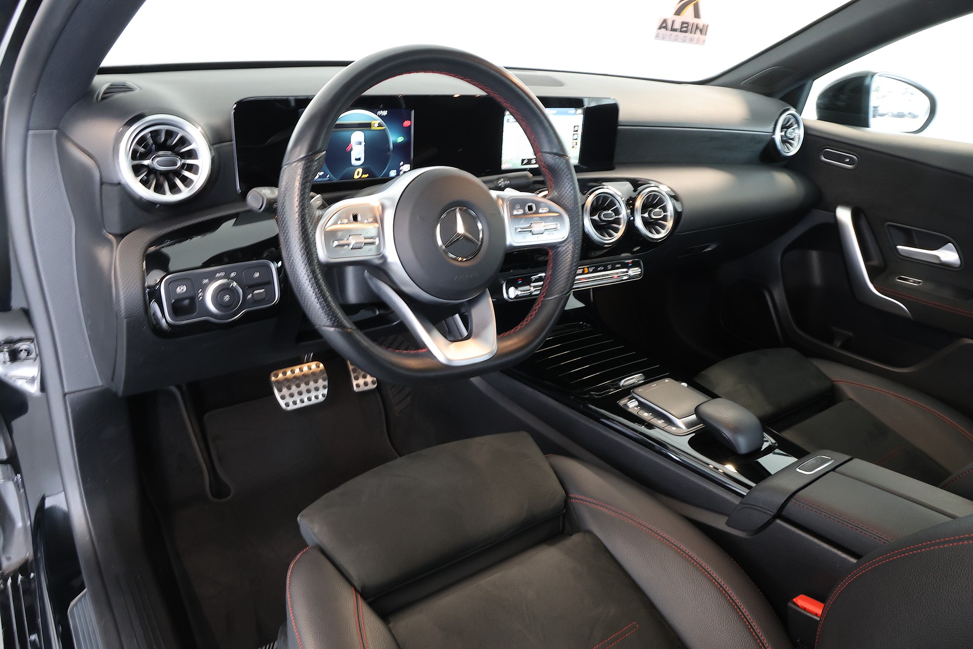 MERCEDES-BENZ A 220 d AMG Line 4m Limousine-image-6