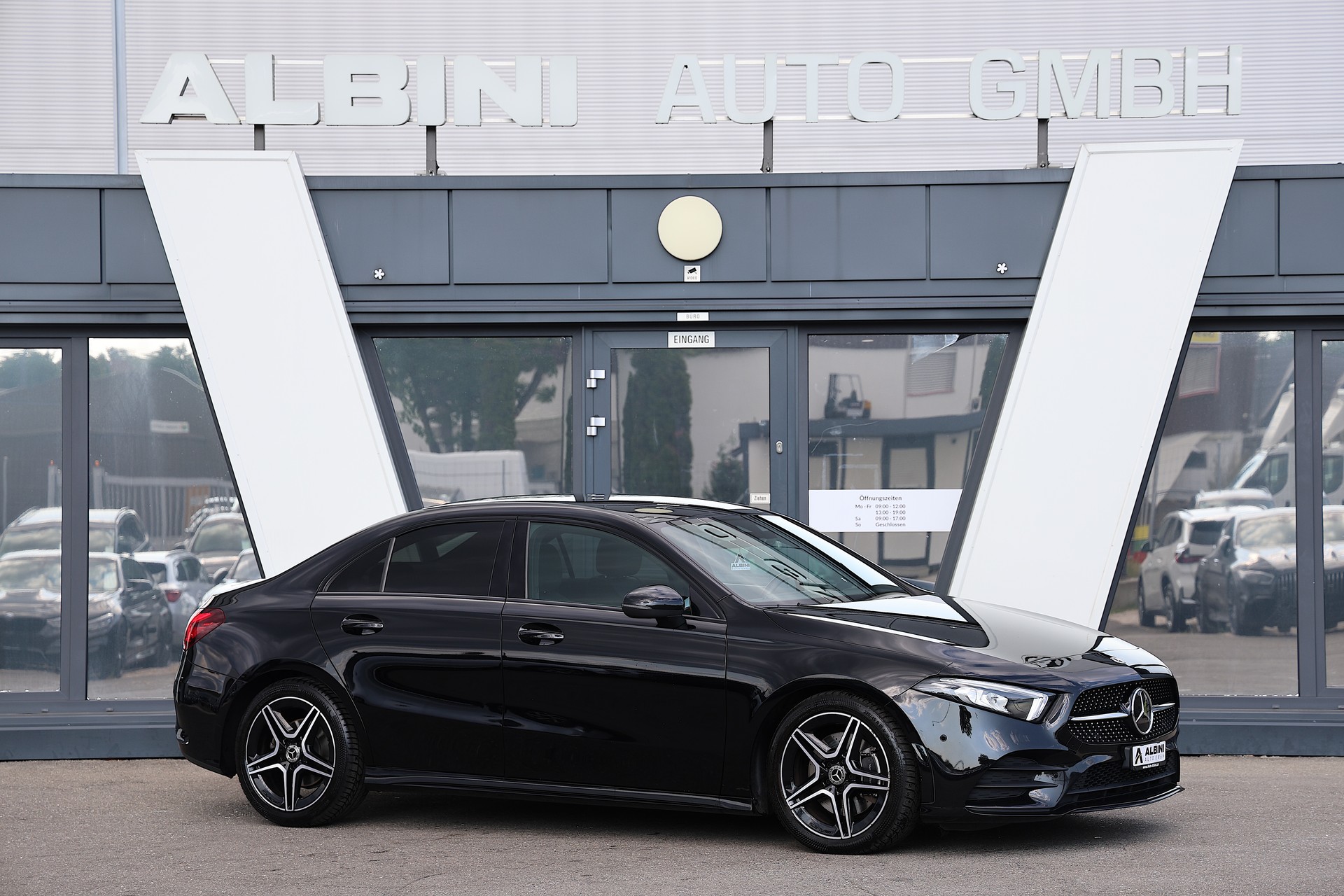 MERCEDES-BENZ A 220 d AMG Line 4m Limousine-image-1
