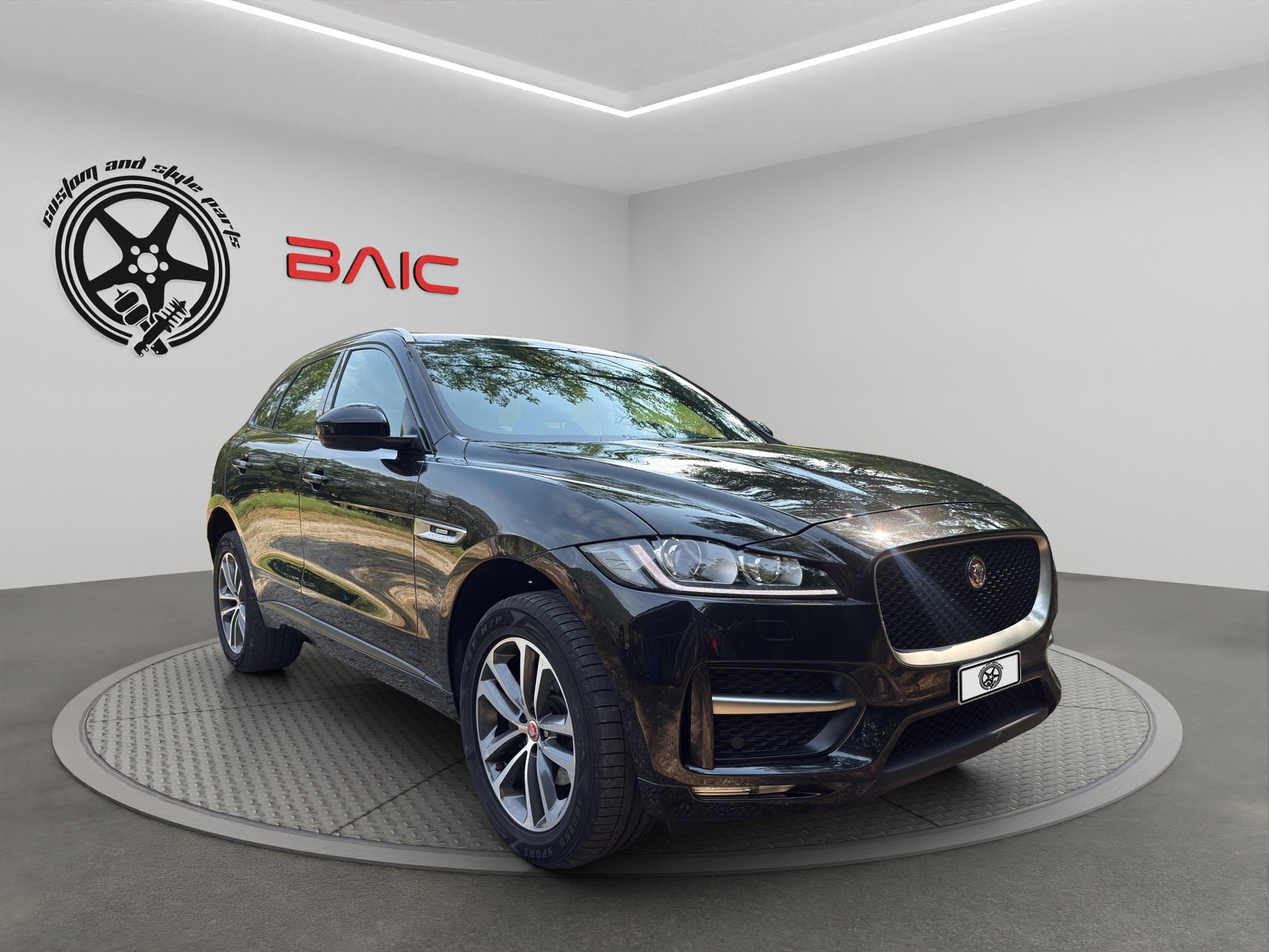 JAGUAR F-Pace 2.0d R-Sport AWD Automatik 90YRS Celebration-image-2