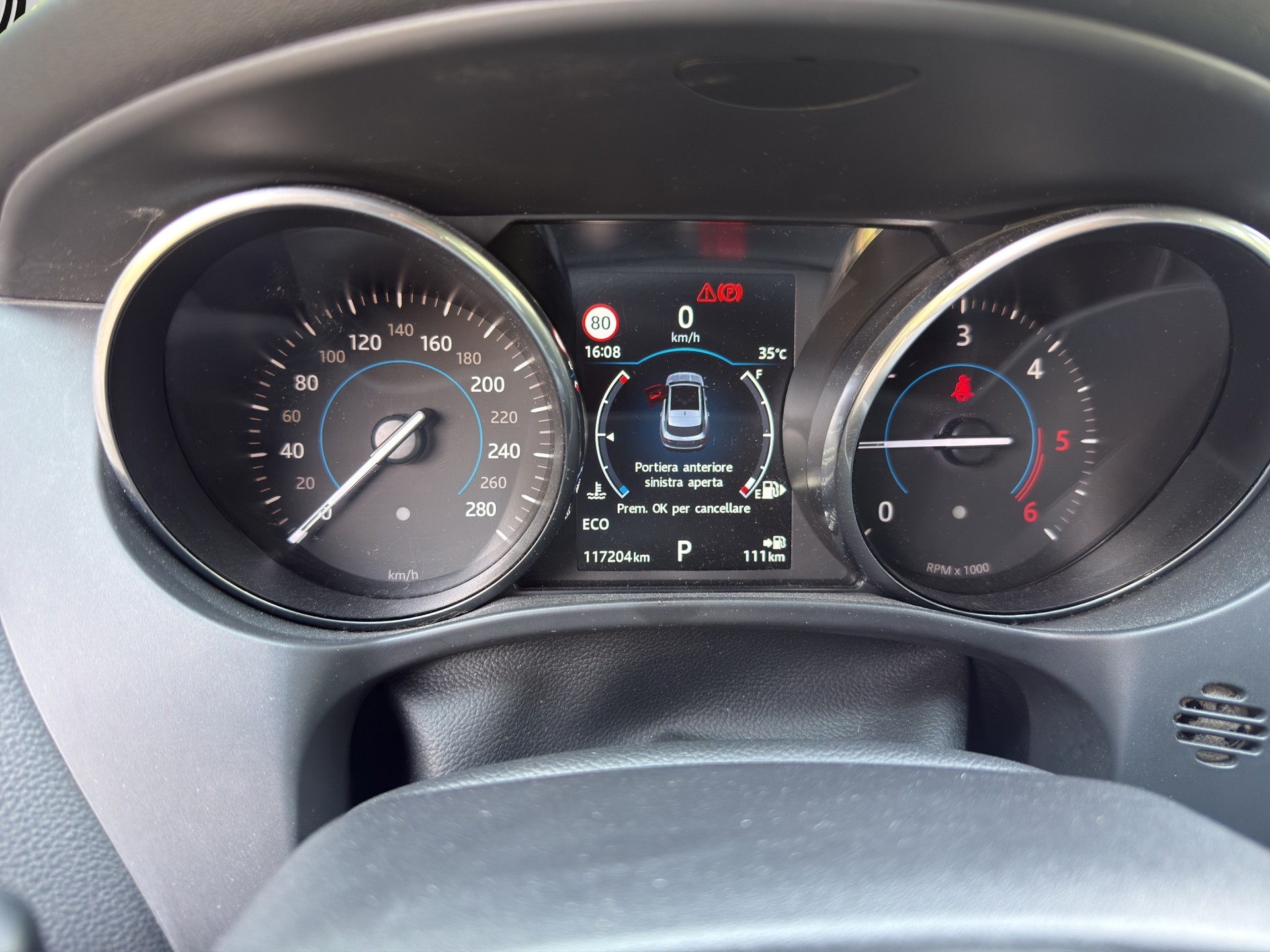JAGUAR F-Pace 2.0d R-Sport AWD Automatik 90YRS Celebration-image-10