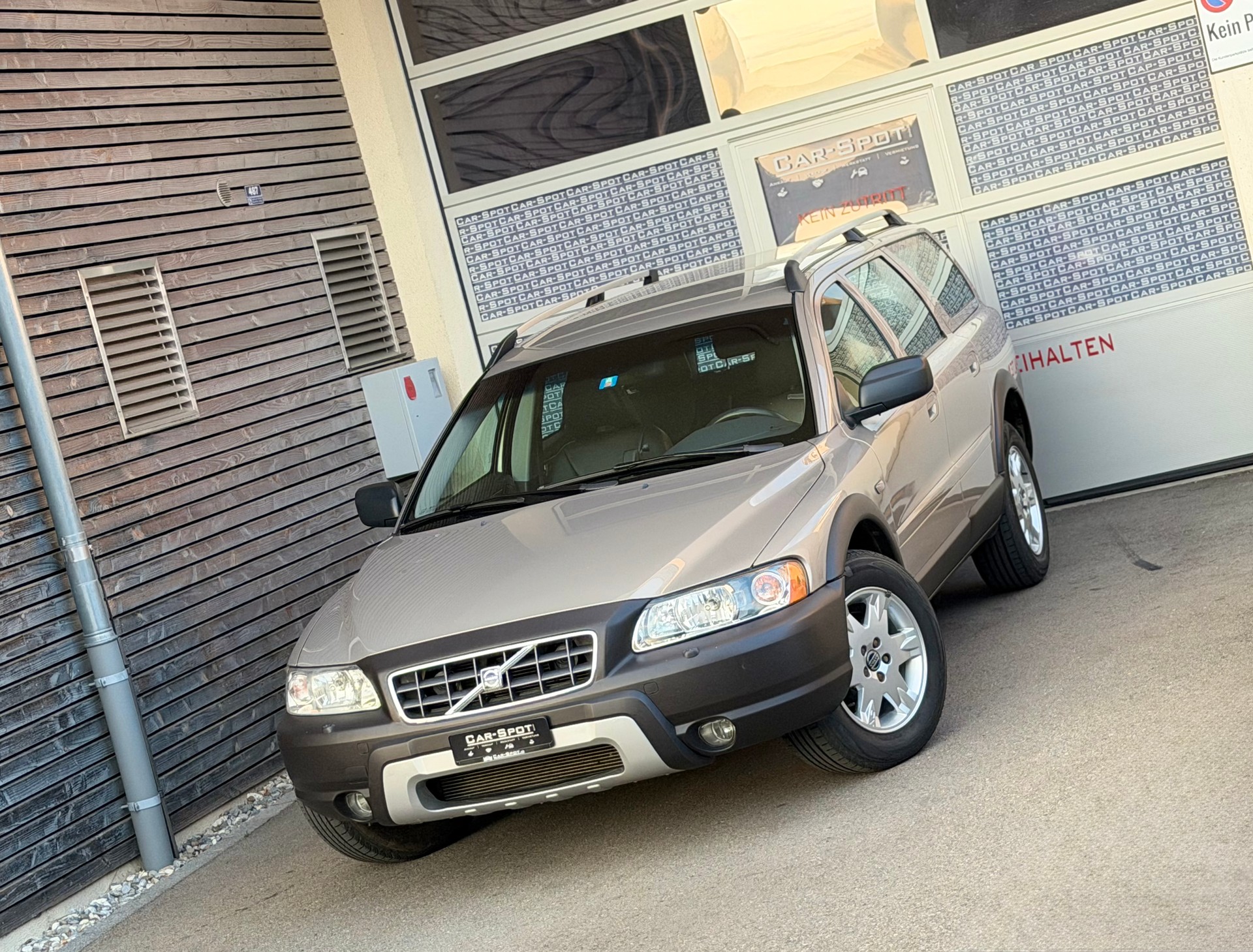 VOLVO XC70 2.5T AWD Summum-image-0