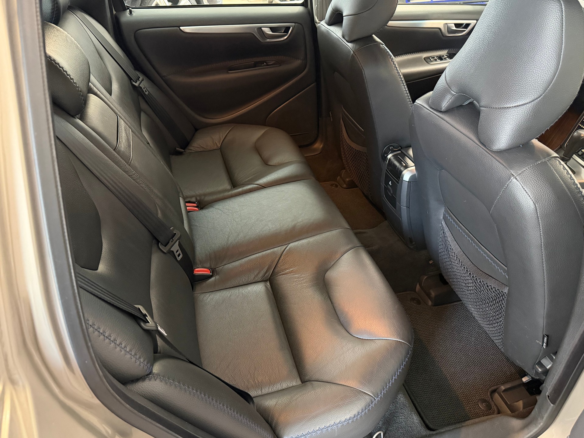 VOLVO XC70 2.5T AWD Summum-image-16
