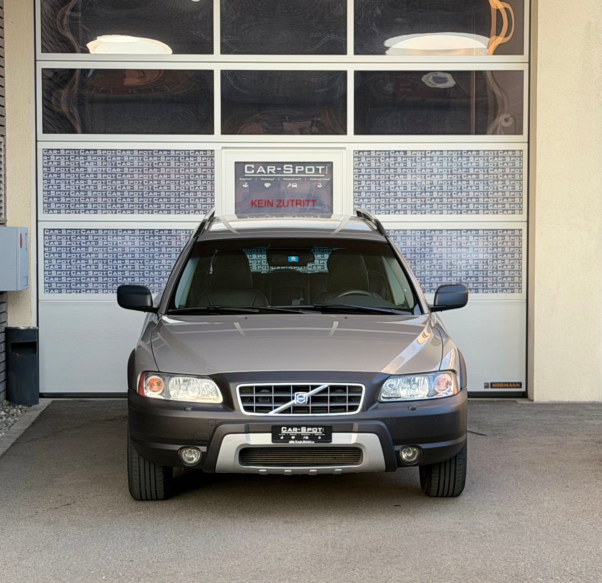 VOLVO XC70 2.5T AWD Summum-image-1