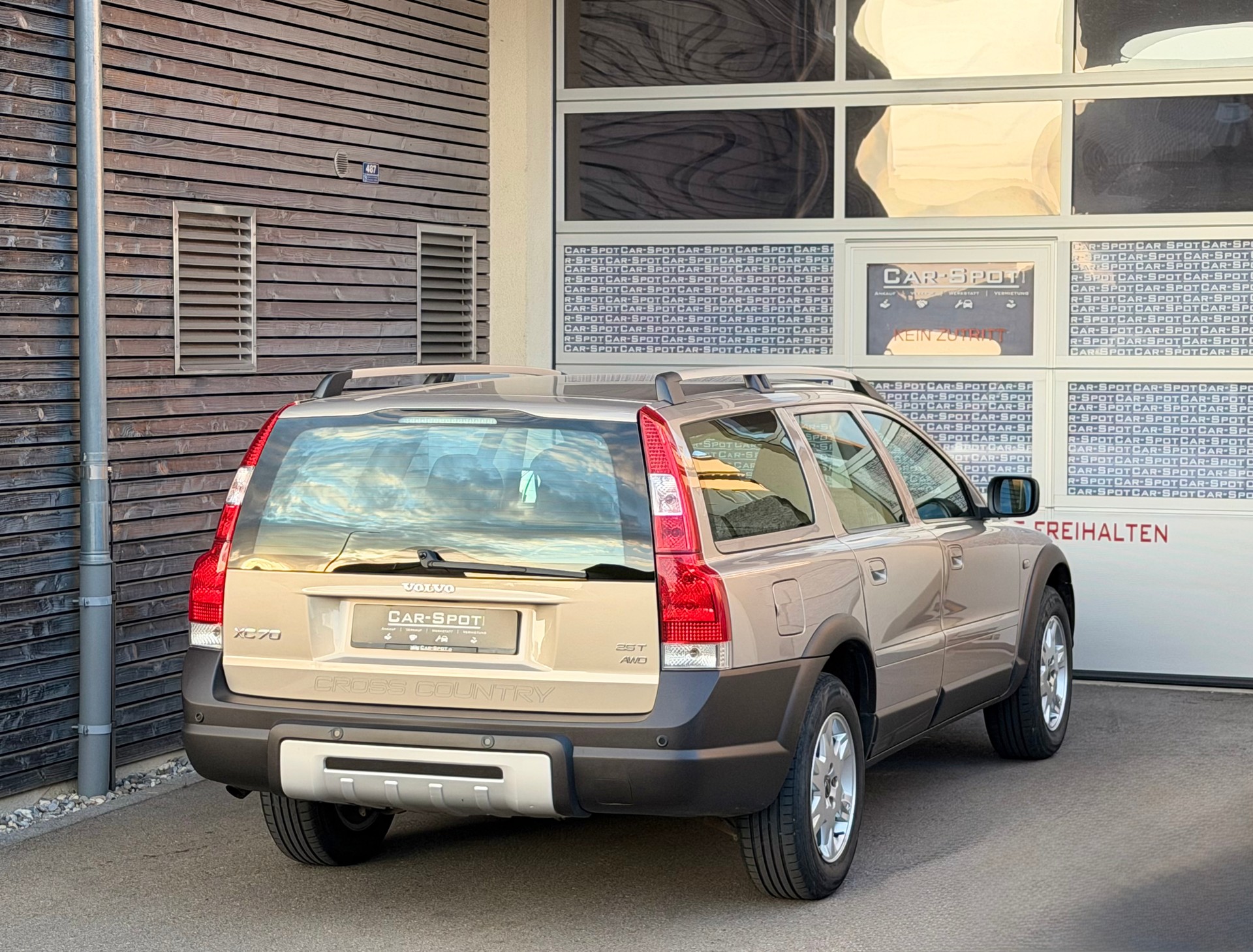 VOLVO XC70 2.5T AWD Summum-image-3