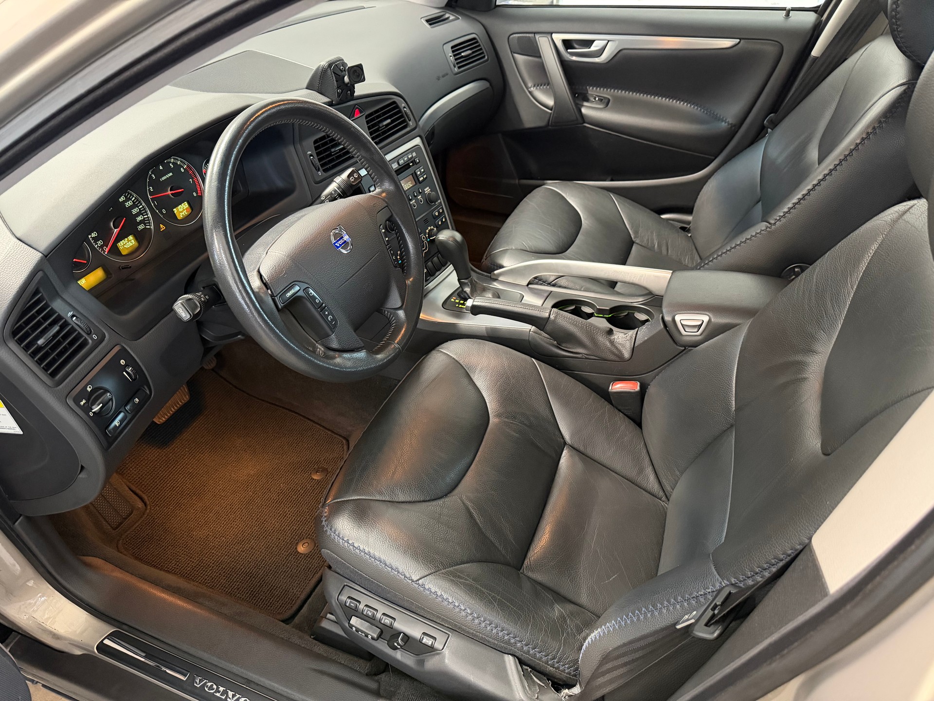 VOLVO XC70 2.5T AWD Summum-image-9