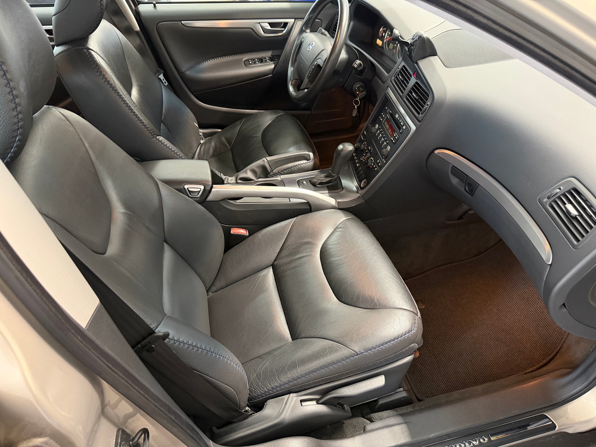 VOLVO XC70 2.5T AWD Summum-image-10