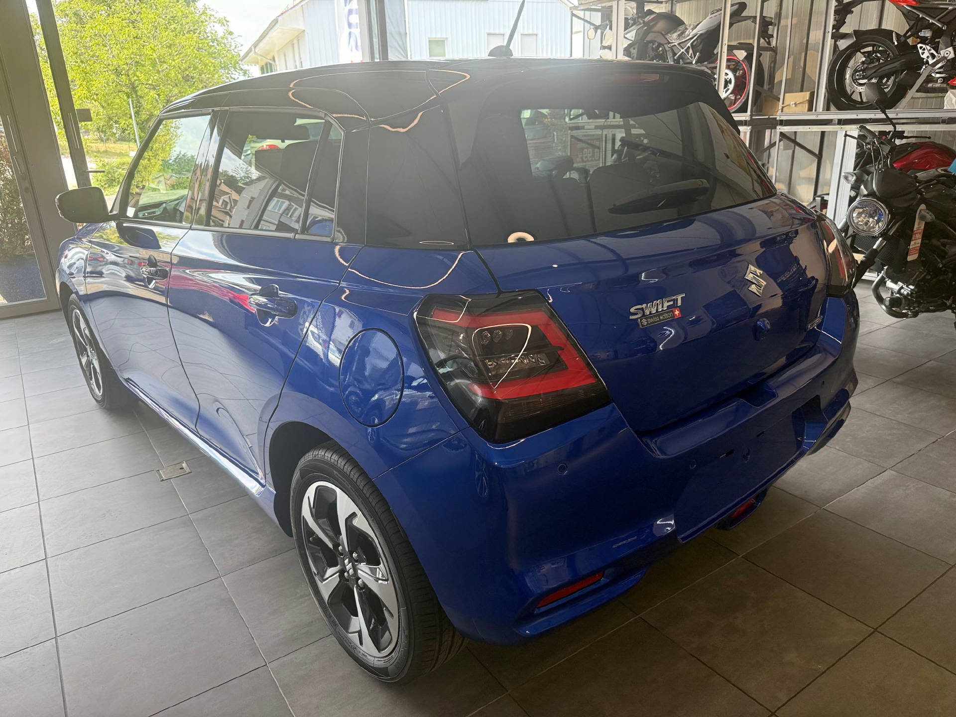SUZUKI Swift 1.2 Compact Top Hybrid-image-3