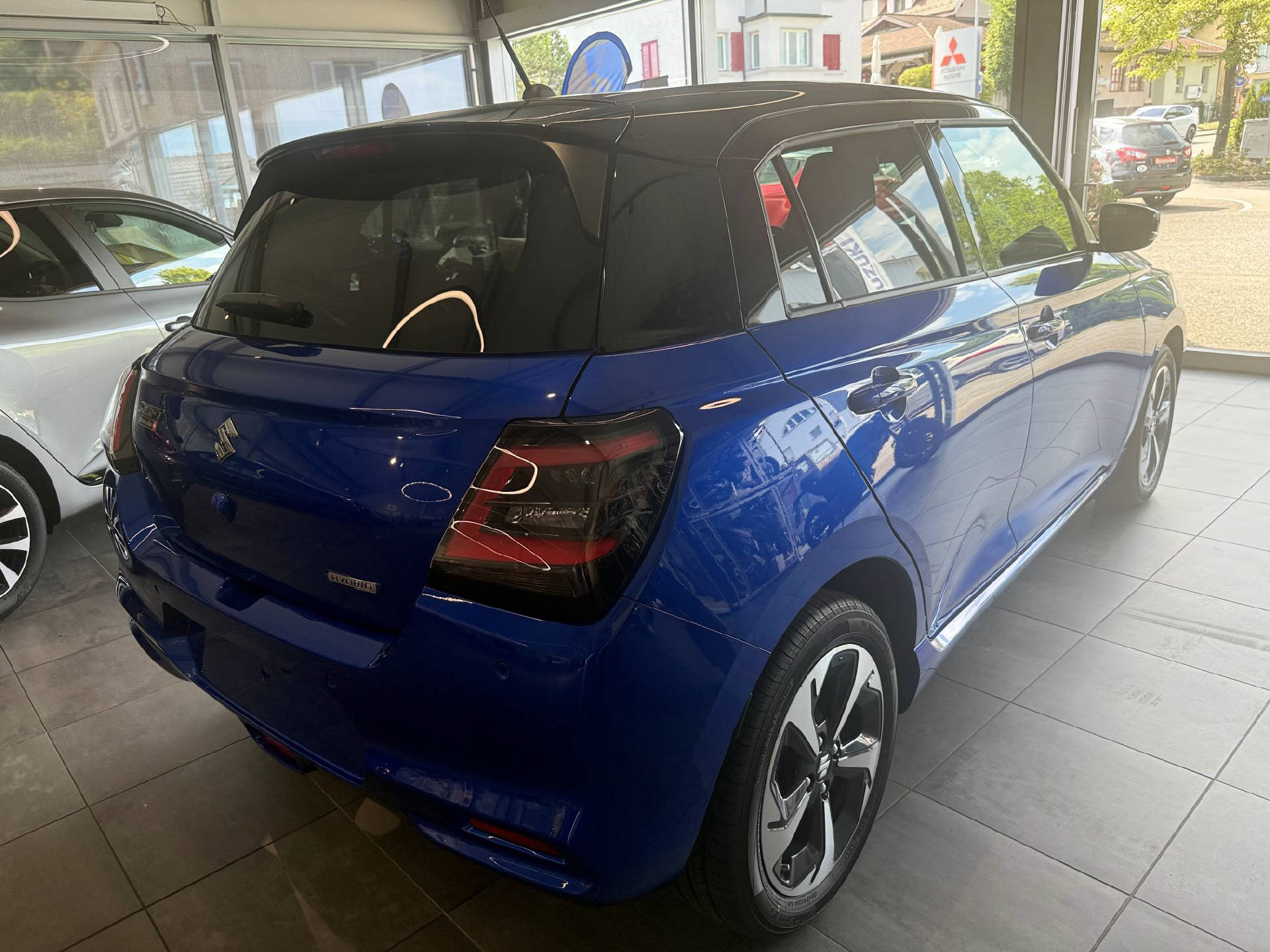 SUZUKI Swift 1.2 Compact Top Hybrid-image-2