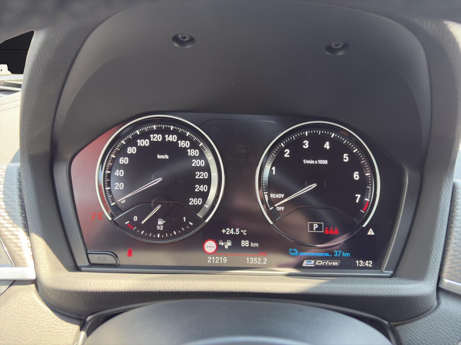 BMW X2 xDrive25e-image-15
