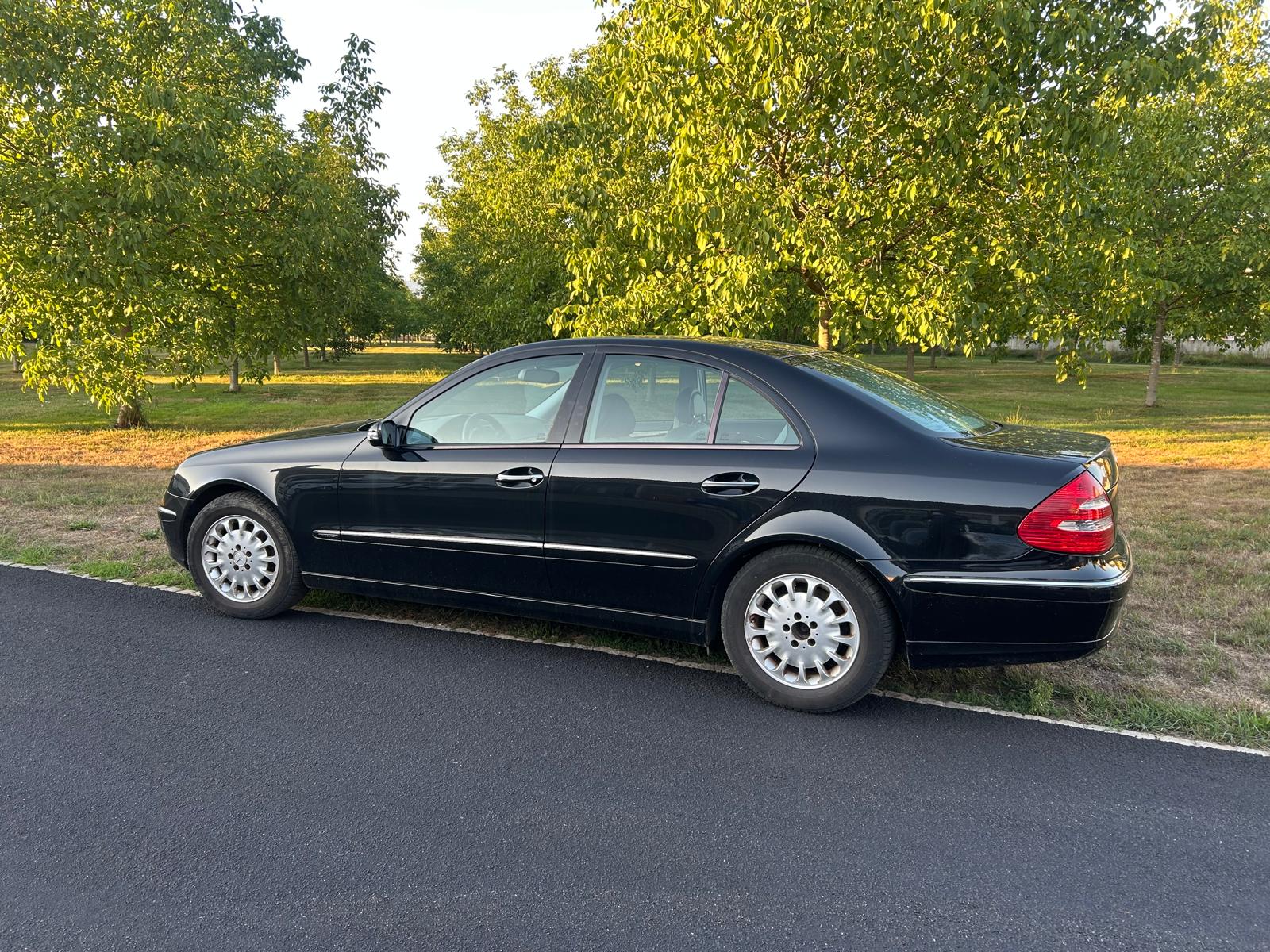 MERCEDES-BENZ E 240 Elégance-image-1