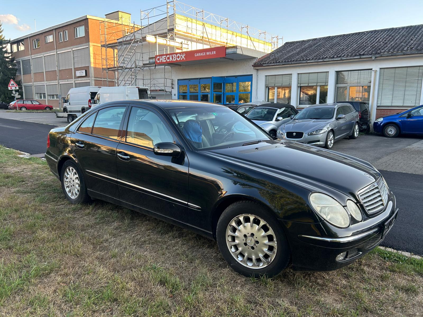 MERCEDES-BENZ E 240 Elégance-image-4
