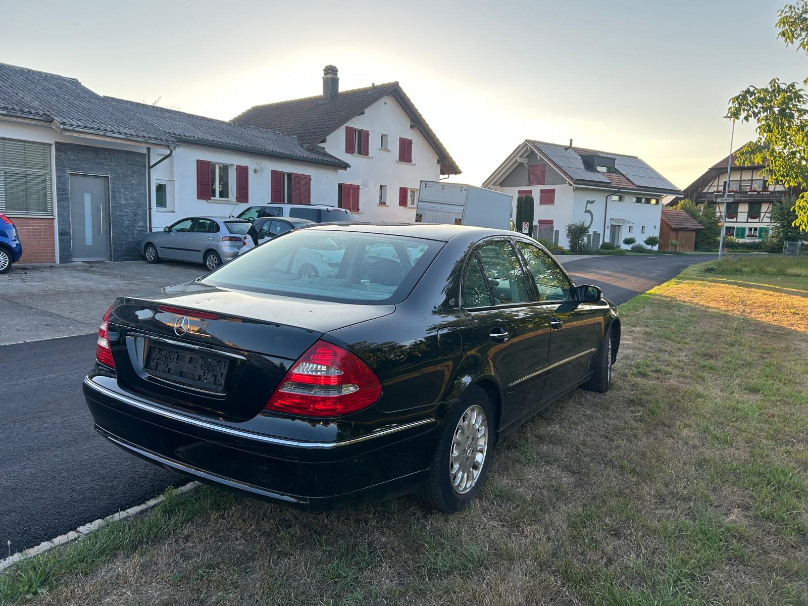 MERCEDES-BENZ E 240 Elégance-image-3
