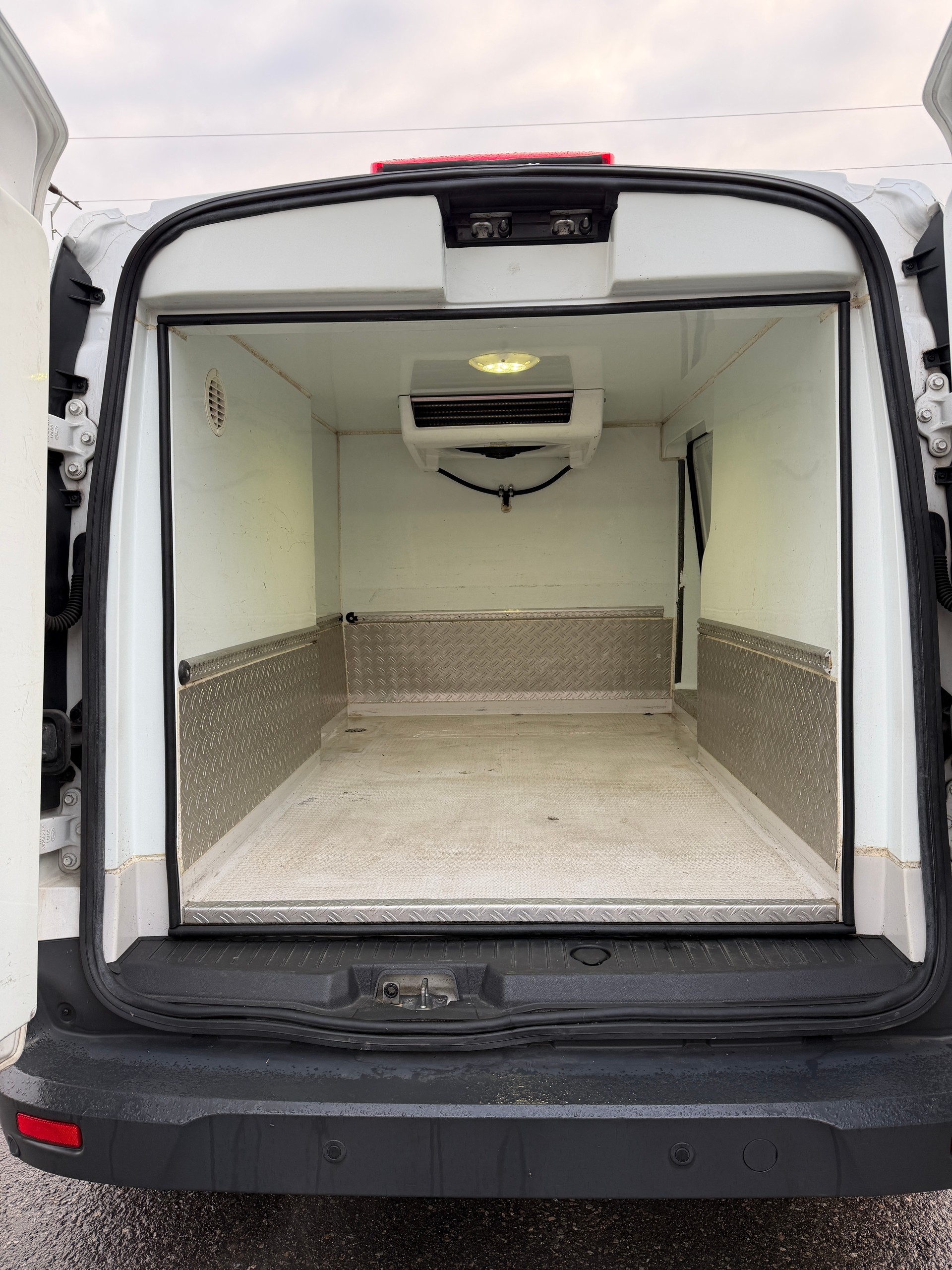 FORD Transit Connect Kühlkasten 1.5 TDCi Automat-image-7