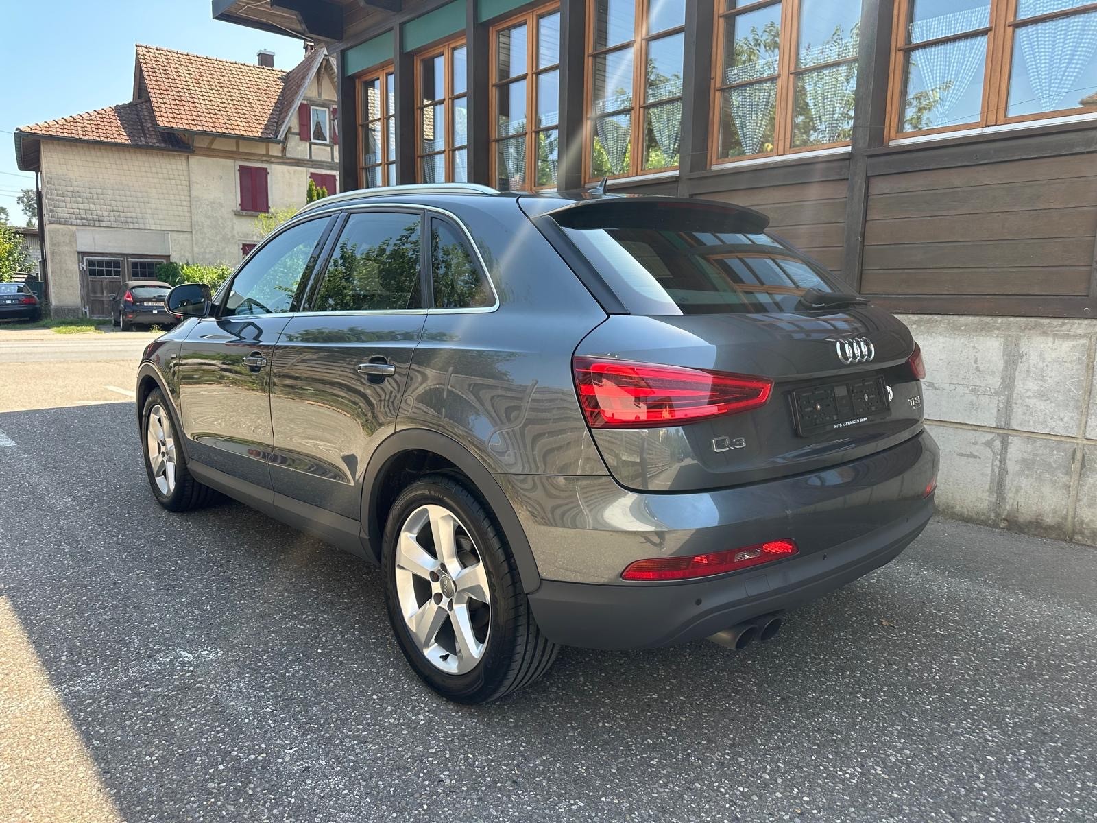 AUDI Q3 2.0 TFSI quattro S-tronic-image-3