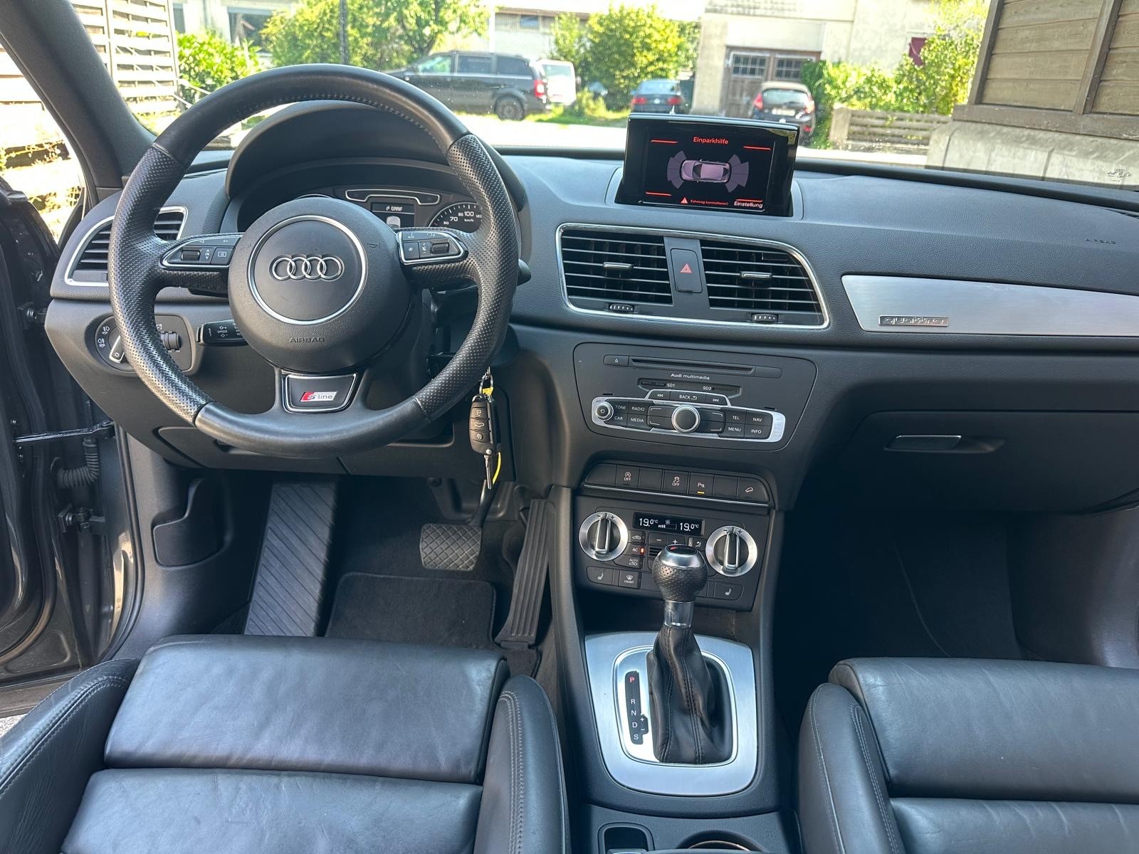 AUDI Q3 2.0 TFSI quattro S-tronic-image-7