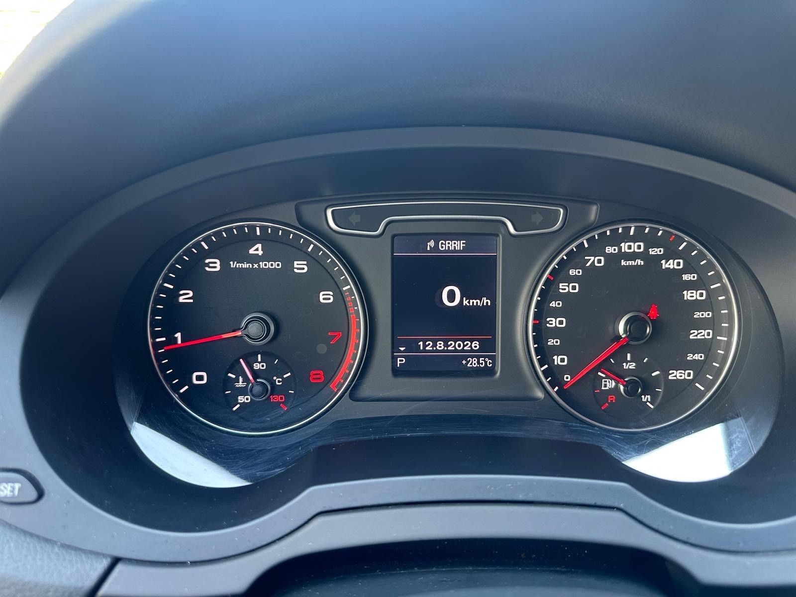 AUDI Q3 2.0 TFSI quattro S-tronic-image-12