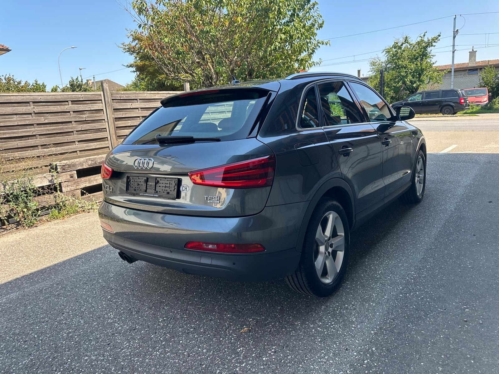 AUDI Q3 2.0 TFSI quattro S-tronic-image-2
