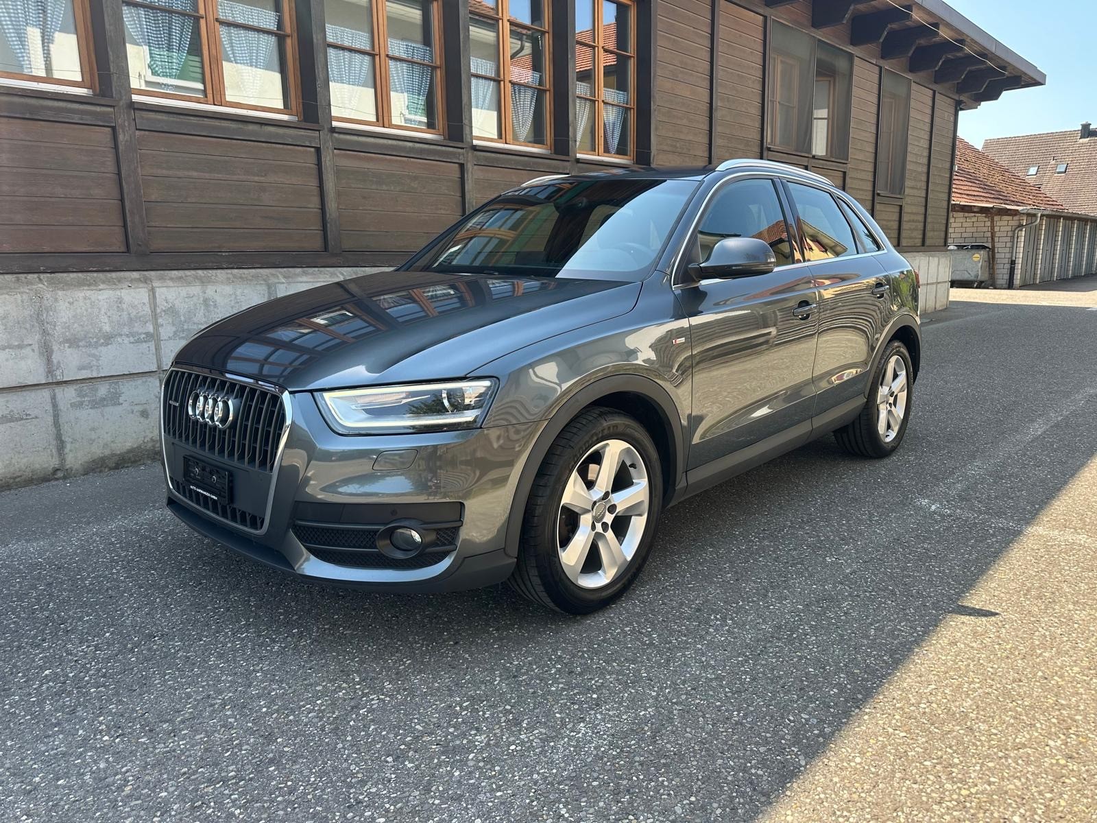 AUDI Q3 2.0 TFSI quattro S-tronic-image-1