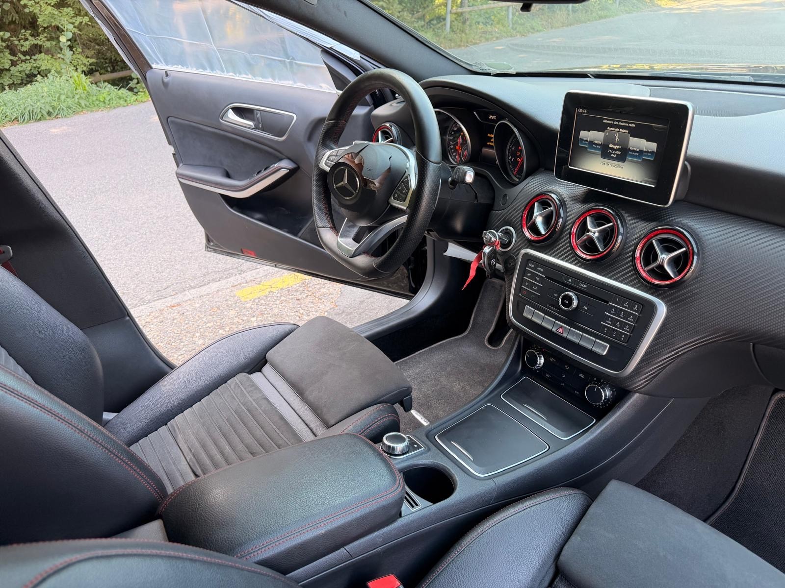 MERCEDES-BENZ A 250 Sport 4Matic 7G-DCT-image-13