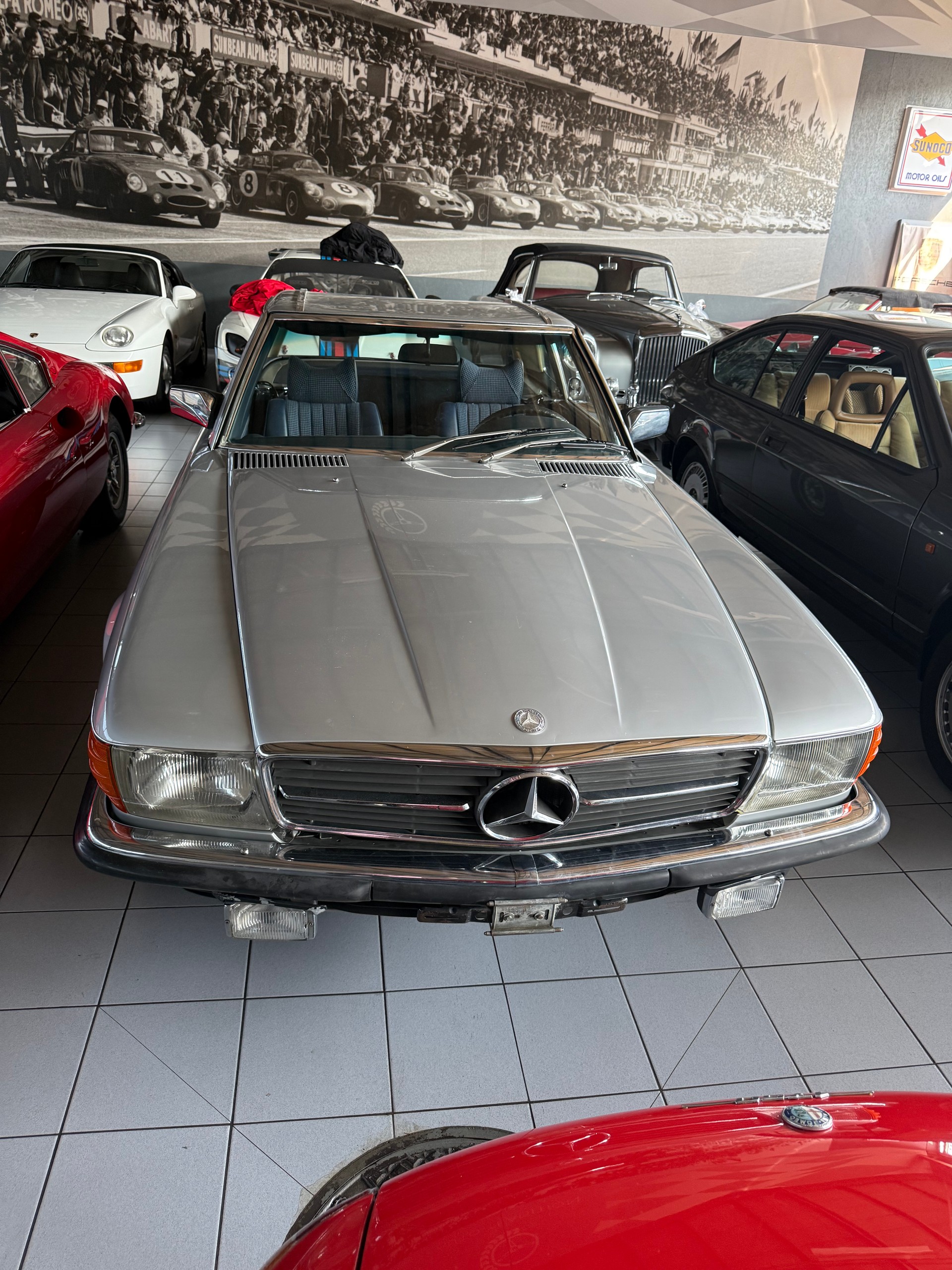 MERCEDES-BENZ W107